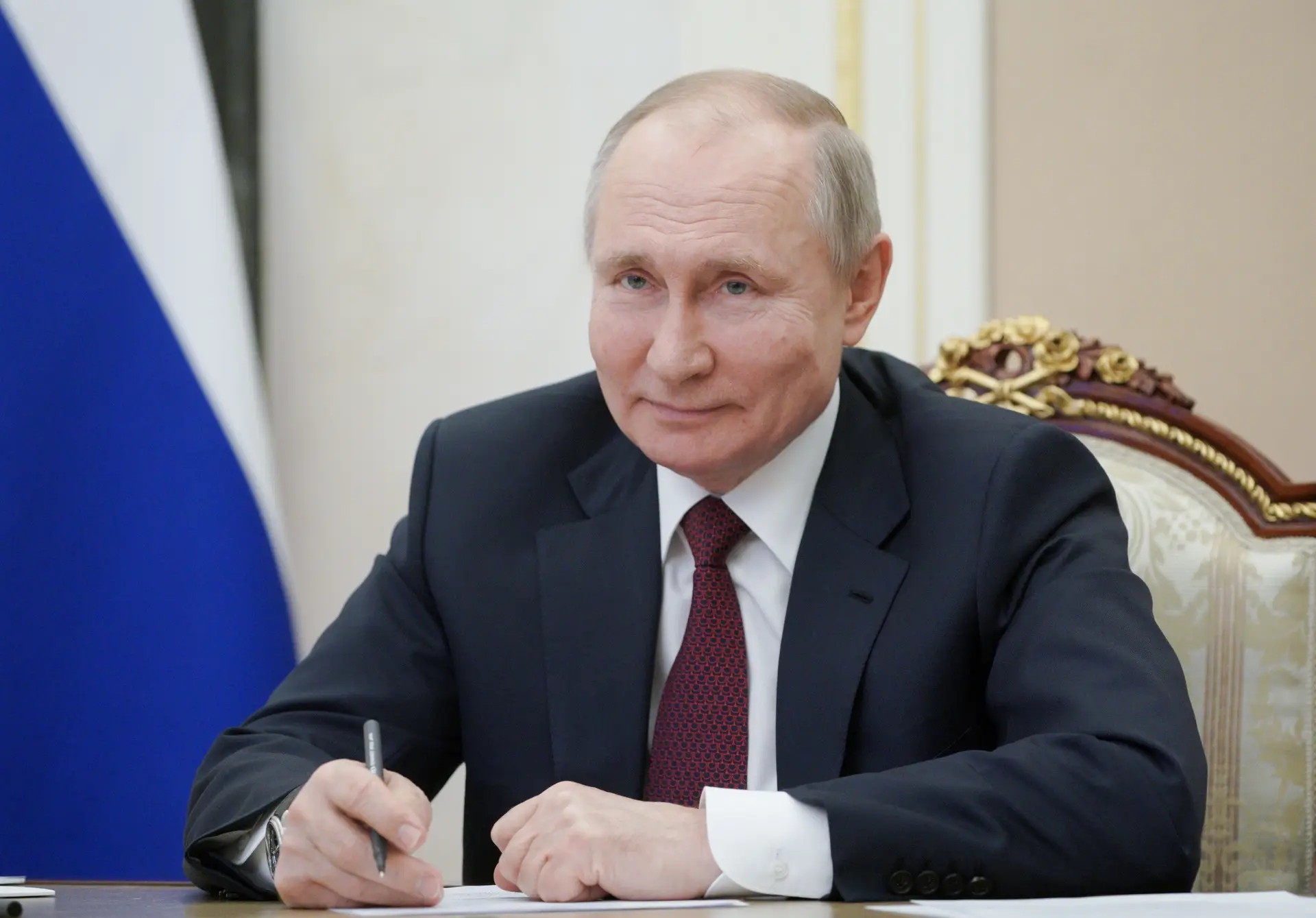 Aprovada lei que permite a Putin permanecer no poder até 2036