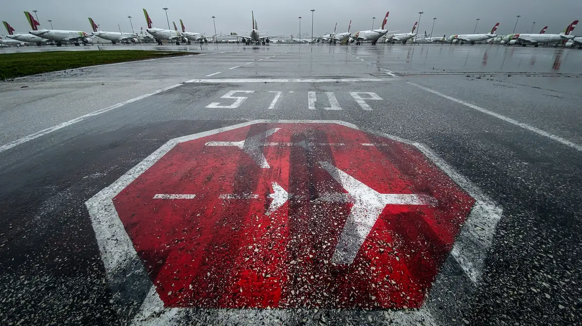 Foto datada de 09/04/2020: Aviões da TAP no aeroporto Humberto Delgado que se encontra encerrado para o tráfego de passageiros no âmbito das medidas excecionais de circulação para combater a situação epidemiológica da covid-19, em Lisboa.