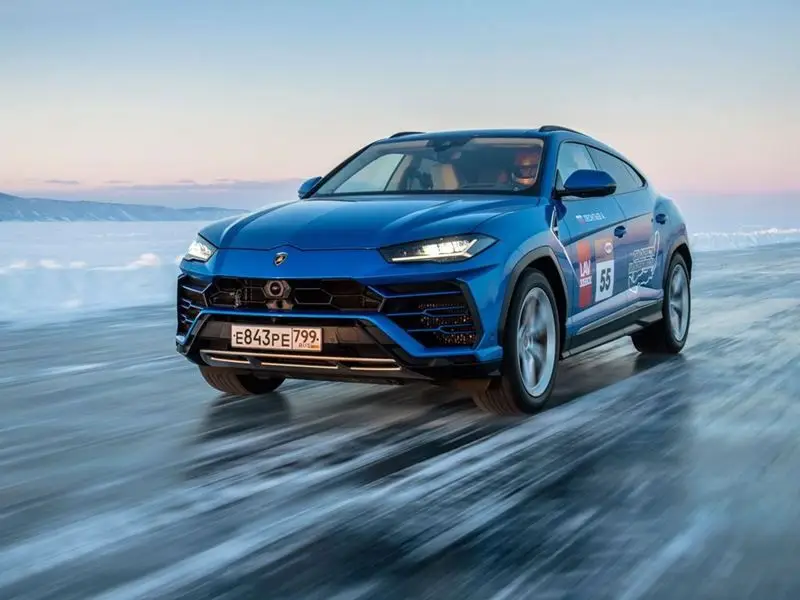 Lamborghini Urus bate recorde de velocidade no gelo - SIC Notícias