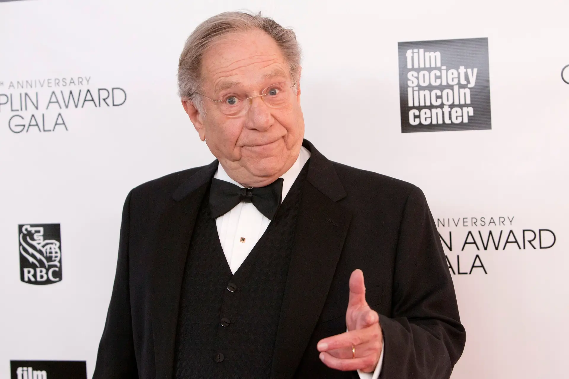 Morreu George Segal, o jovem ator de "Quem Tem Medo de Virginia Woolf" e o avô dos Goldberg