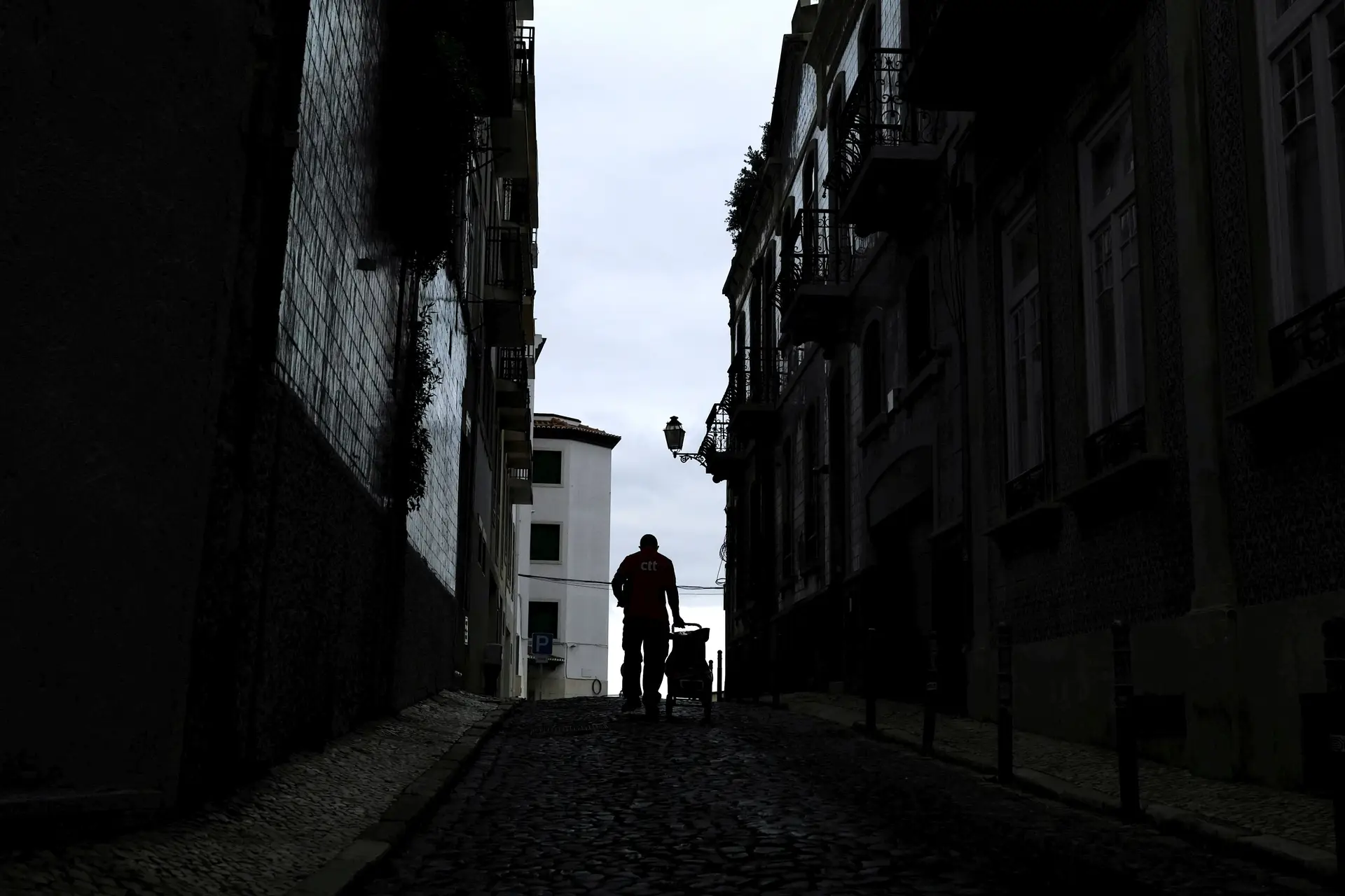 Covid-19. Portugal entre o risco de uma terceira vaga na Europa e a dúvida da imunização