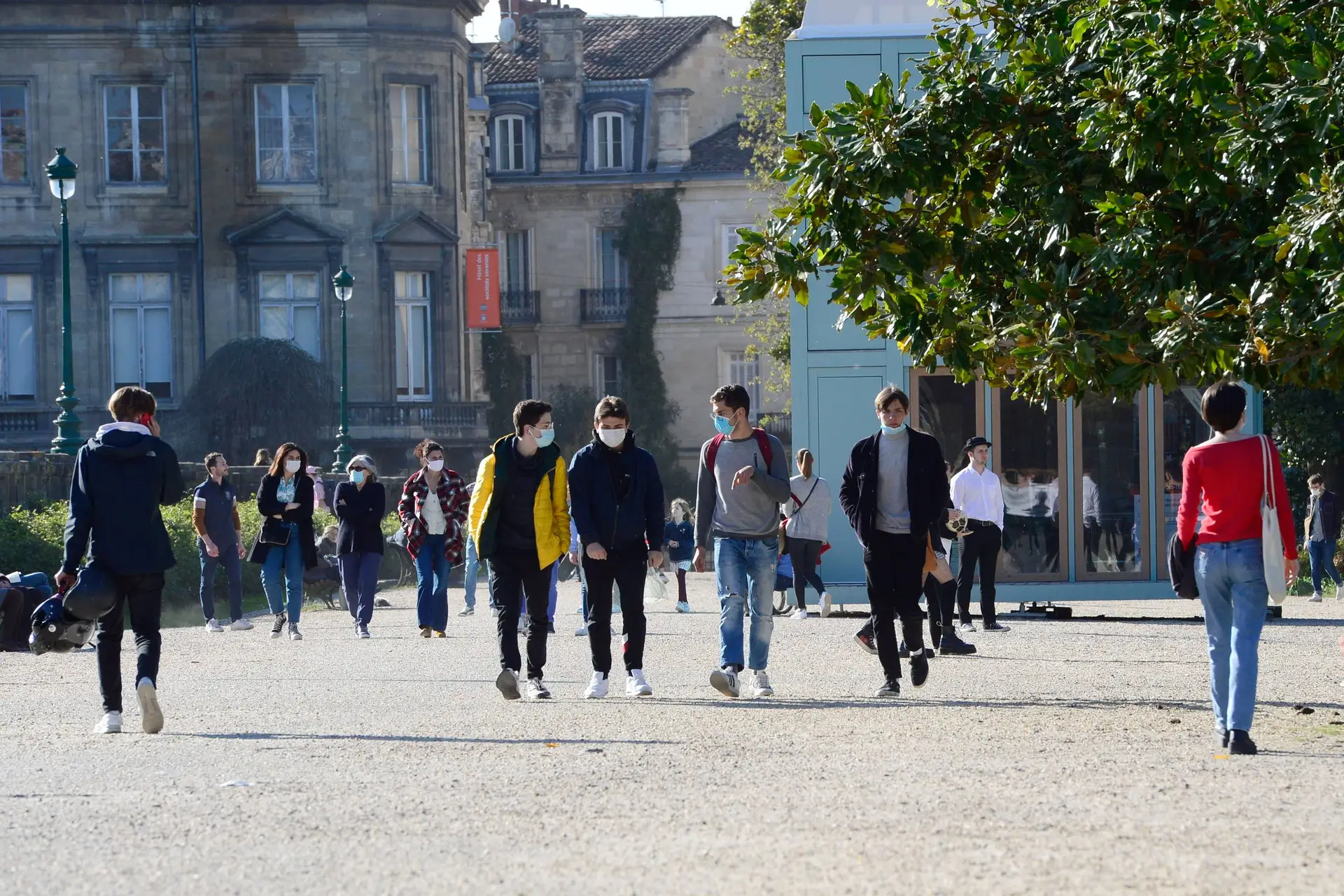 Covid-19. França mantém-se acima dos 40 mil contágios diários