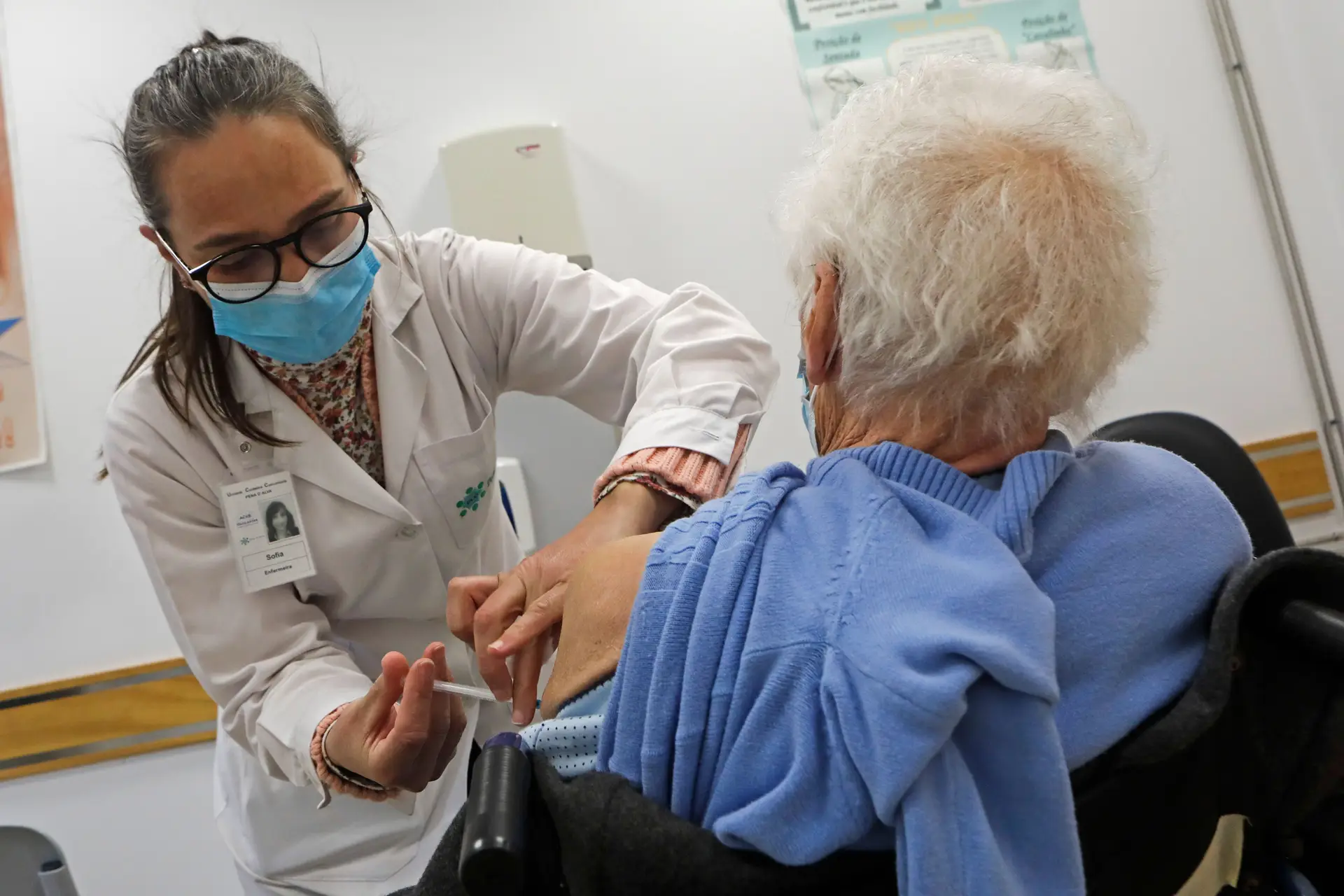 Vacina da gripe: dose reforçada nos lares de idosos para maior proteção