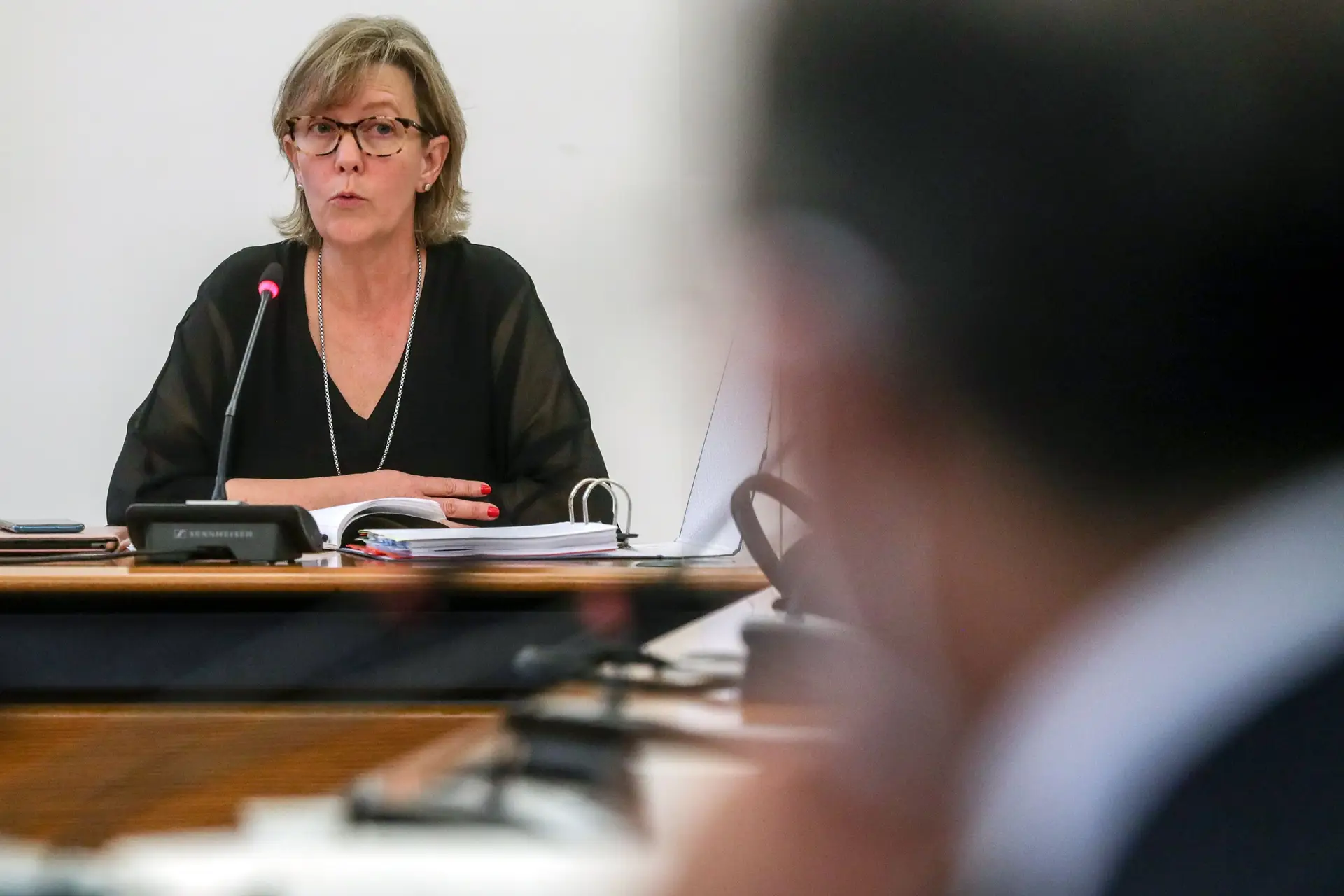 A antiga ministra das Finanças, Maria Luís Albuquerque, fala perante a Comissão Eventual de Inquérito Parlamentar às perdas registadas pelo Novo Banco e imputadas ao Fundo de Resolução, na Assembleia da República, em Lisboa