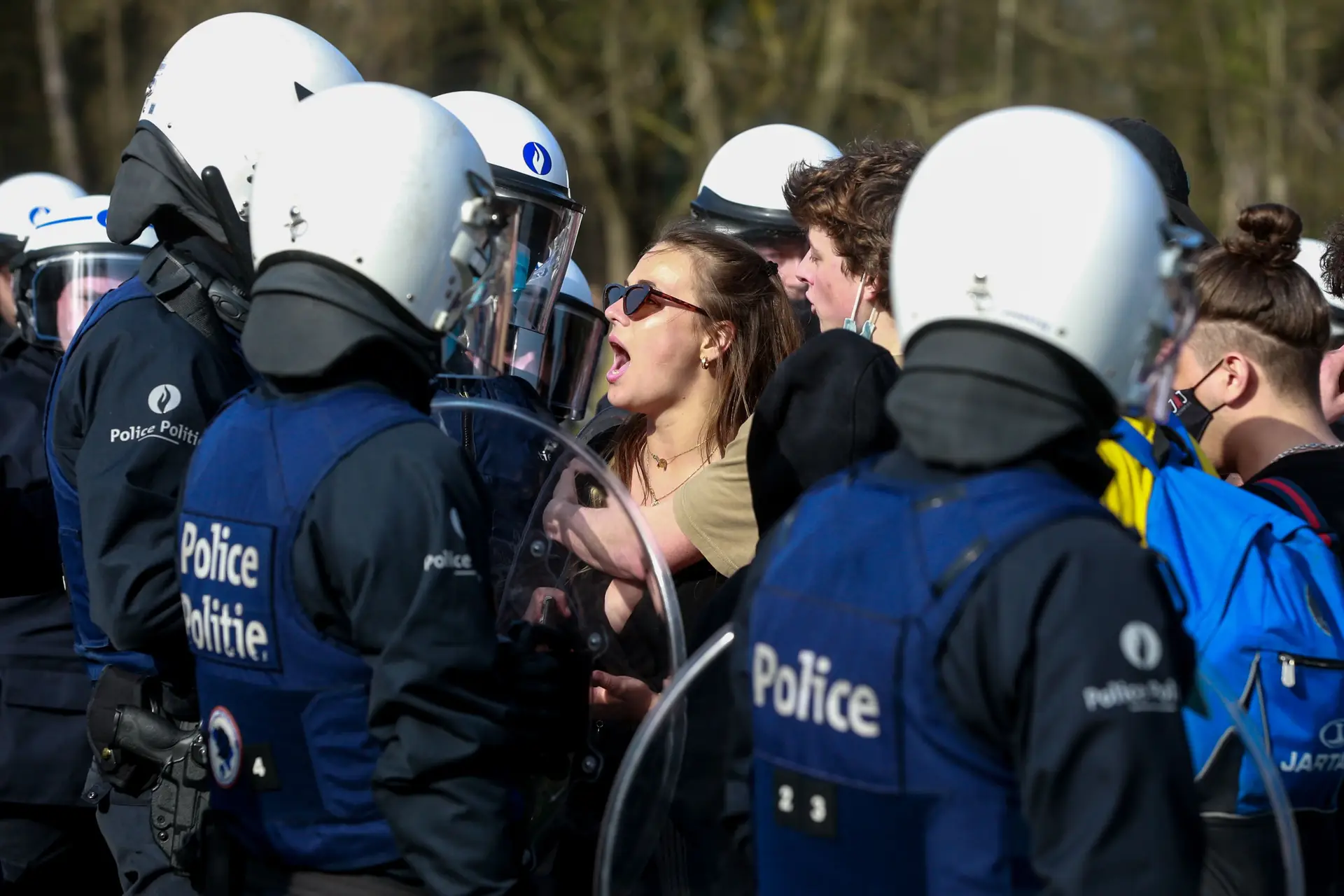 Confrontos entre polícia e populares em Bruxelas, Bélgica