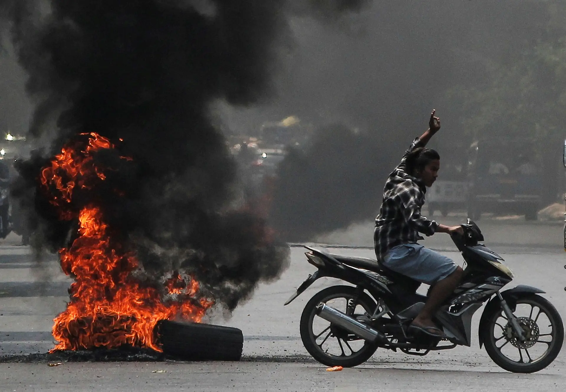 Protestos contra o golpe militar de 1 de fevereiro em Myanmar