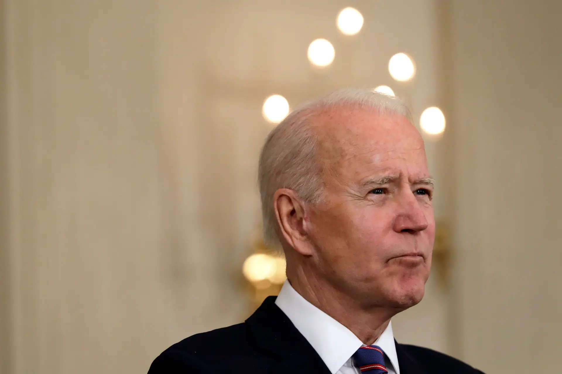 Biden promete apoio "inabalável" dos Estados Unidos à soberania da Ucrânia
