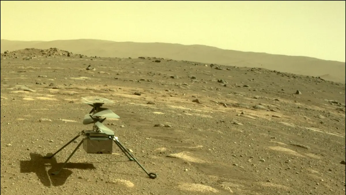 O helicóptero Ingenuity fotografado pelo robô Perseverance a 4 de abril de 2021.