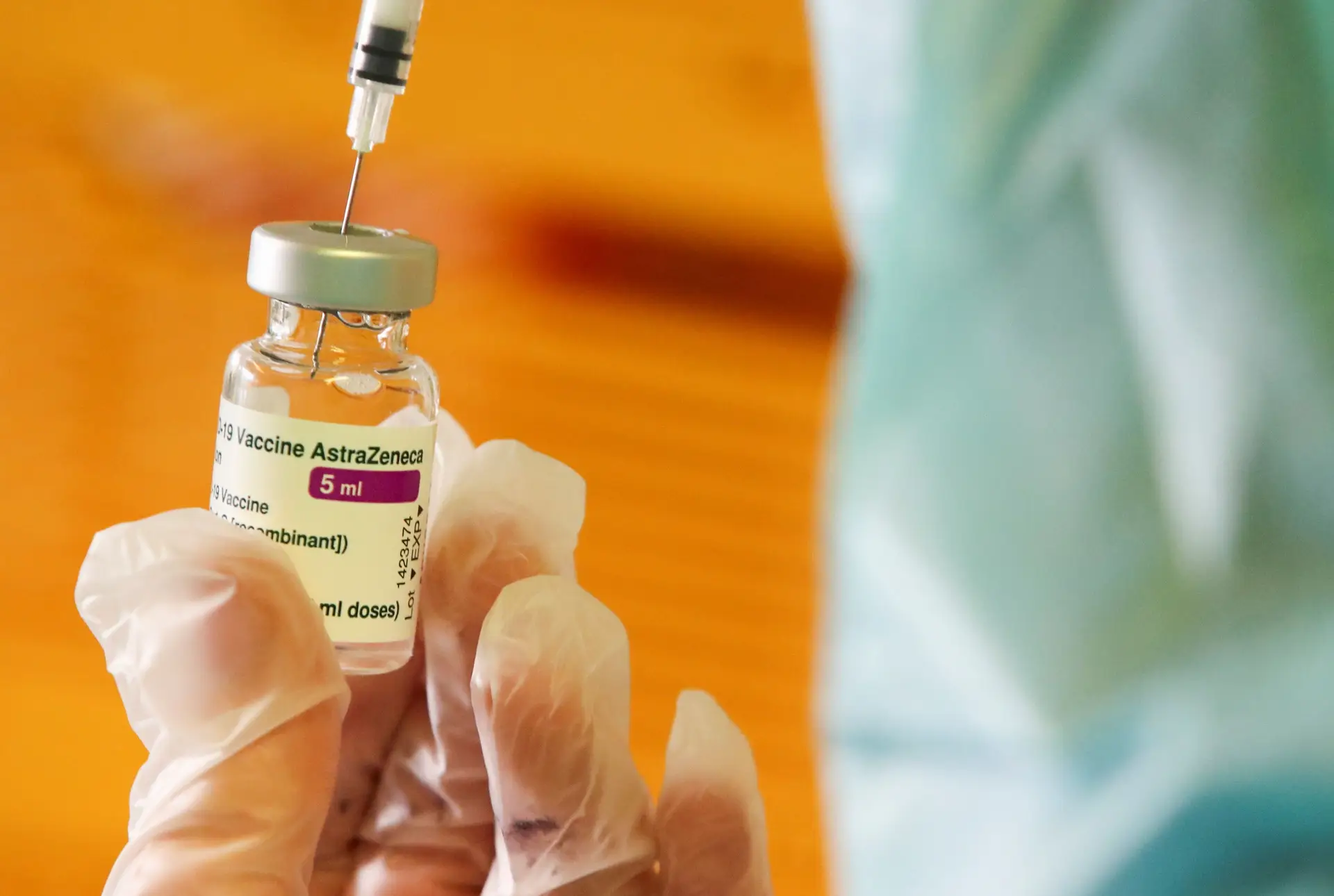 Covid-19. Itália prioriza vacinação com AstraZeneca a maiores de 60 anos por segurança