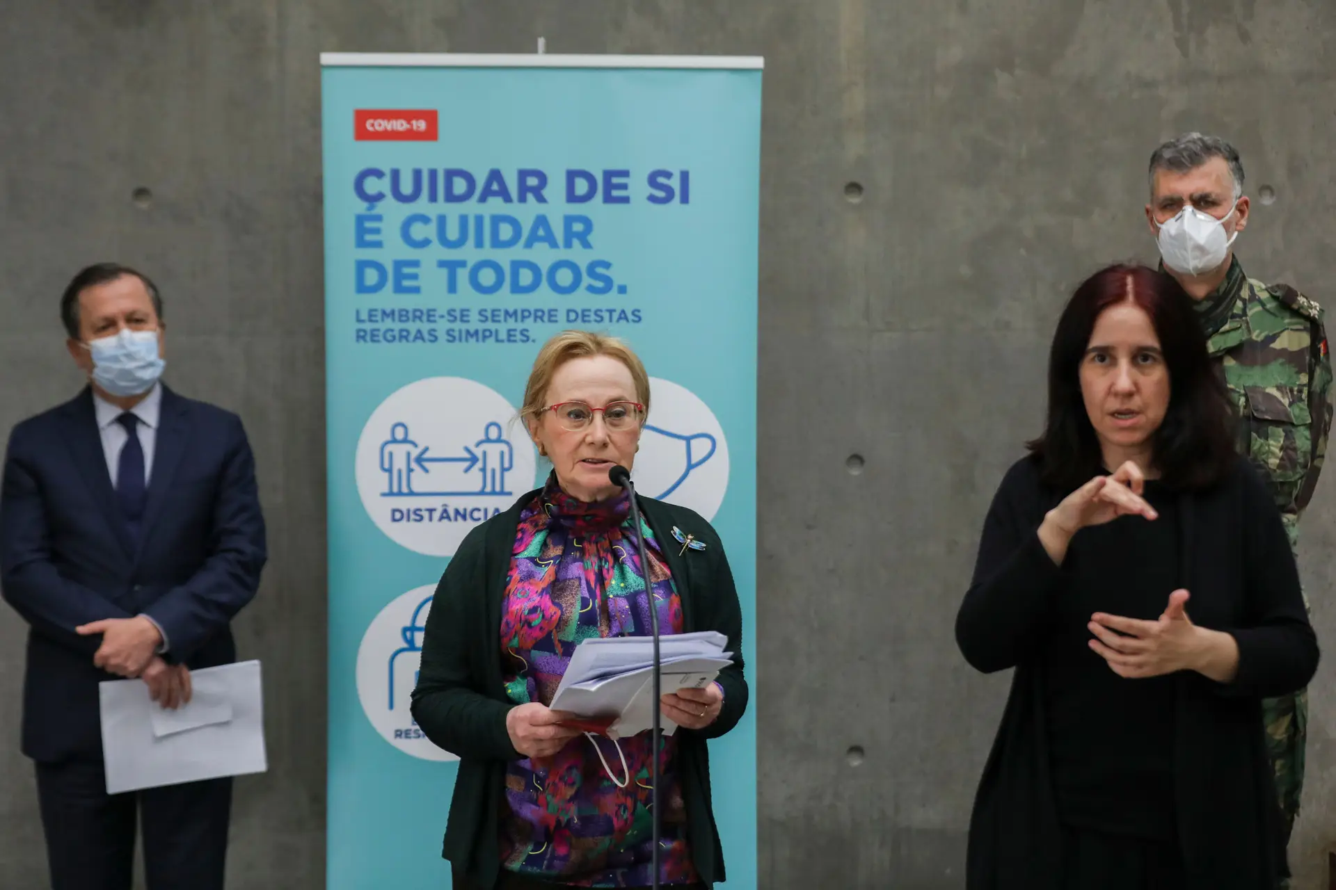 Portugal efetua "boa farmacovigilância" das vacinas contra a covid-19, diz Graça Freitas