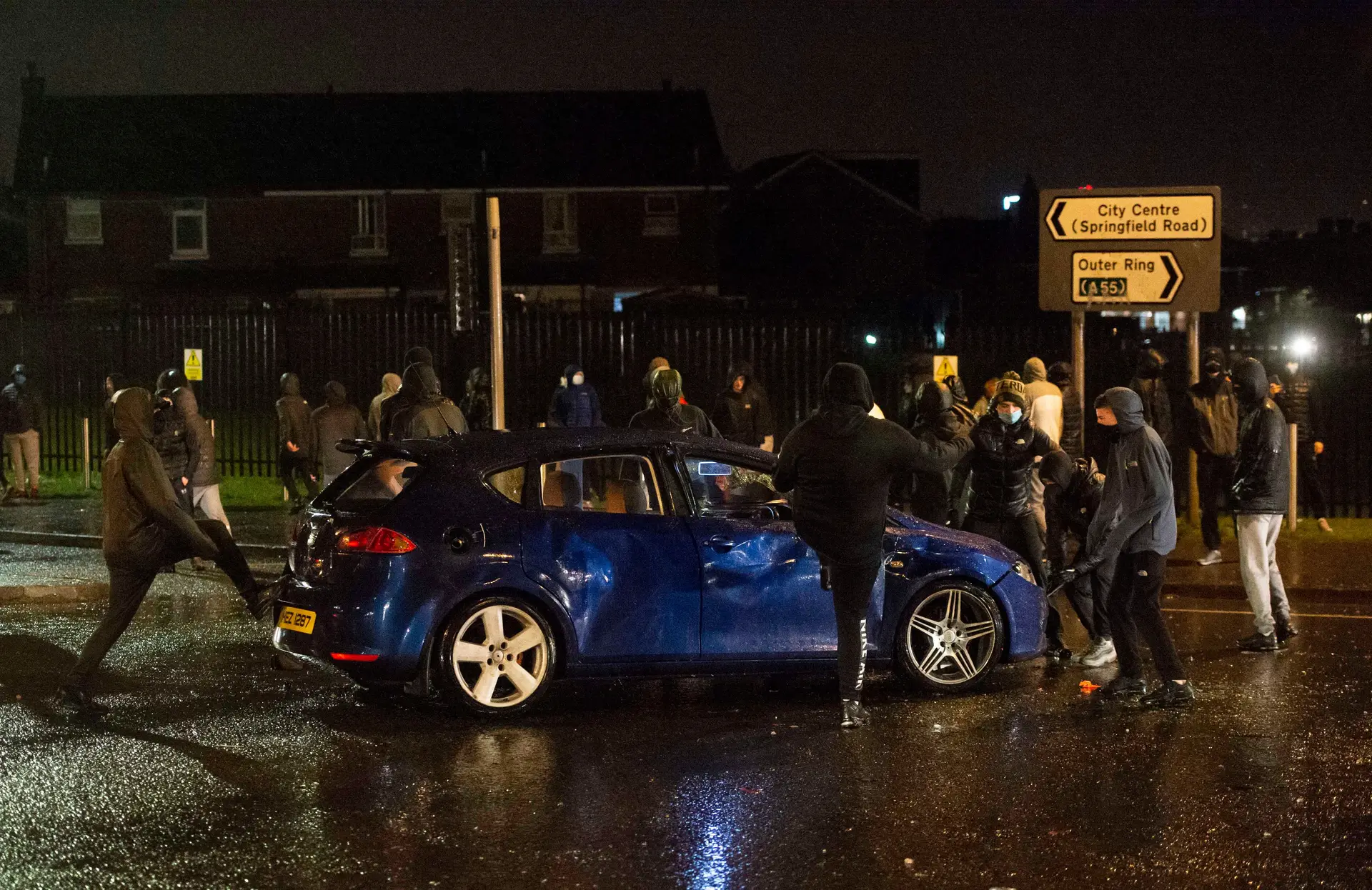 Ministro britânico visita Irlanda do Norte após nova noite de protestos em Belfast