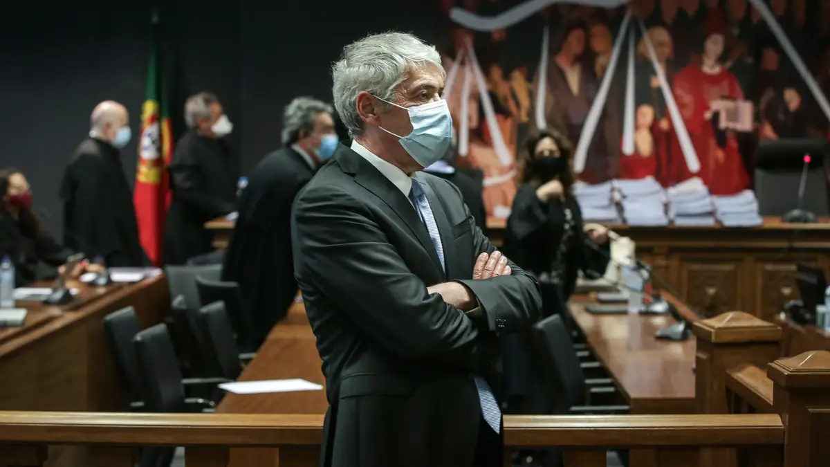 9 de abril: o antigo primeiro-ministro José Sócrates, antes da leitura da decisão da instrução do processo Operação Marquês, onde ficou a saber que será julgado por seis crimes: três de branqueamento de capitais e três de falsificação de documentos.