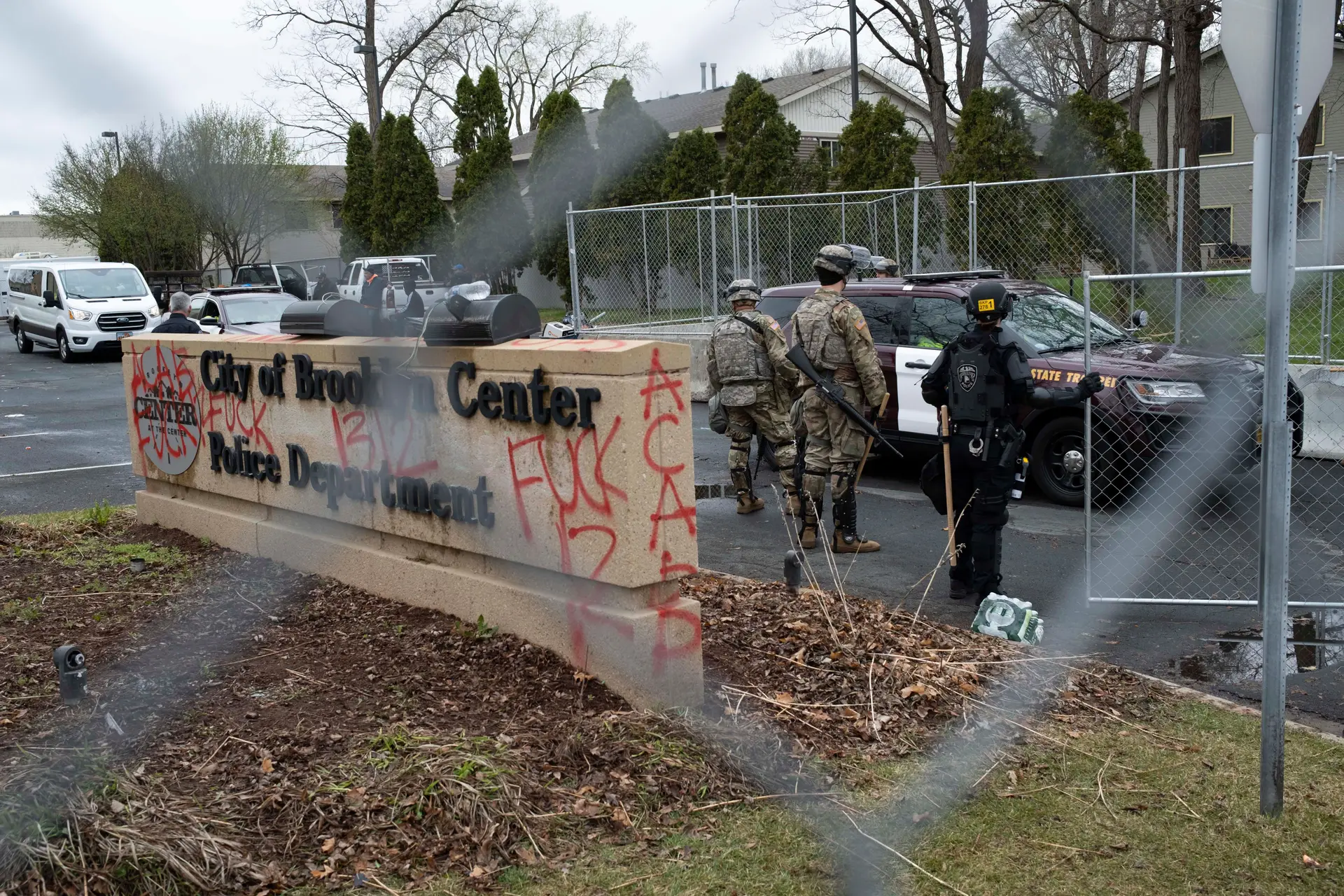 Polícia que matou jovem afro-americano nos EUA foi detida e enfrenta acusação de homicídio