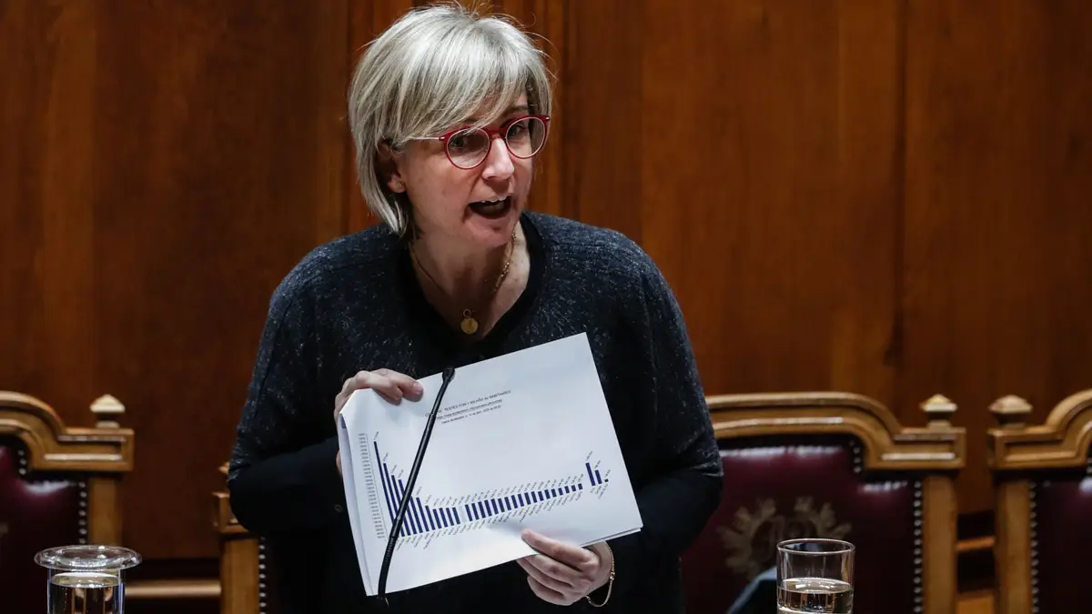 A ministra da Saúde, Marta Temido, intervém durante a apresentação e discussão do Relatório sobre a aplicação da Declaração do Estado de Emergência no período de 2 a 16 de março de 2021, na Assembleia da República, em Lisboa