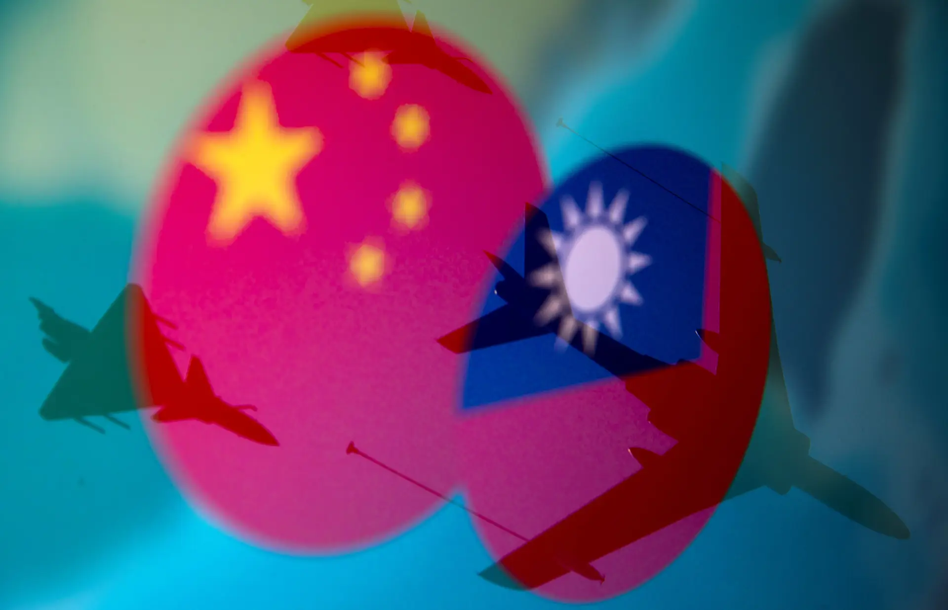 Taiwan deteta 68 aviões militares e 10 navios de guerra chineses junto à costa