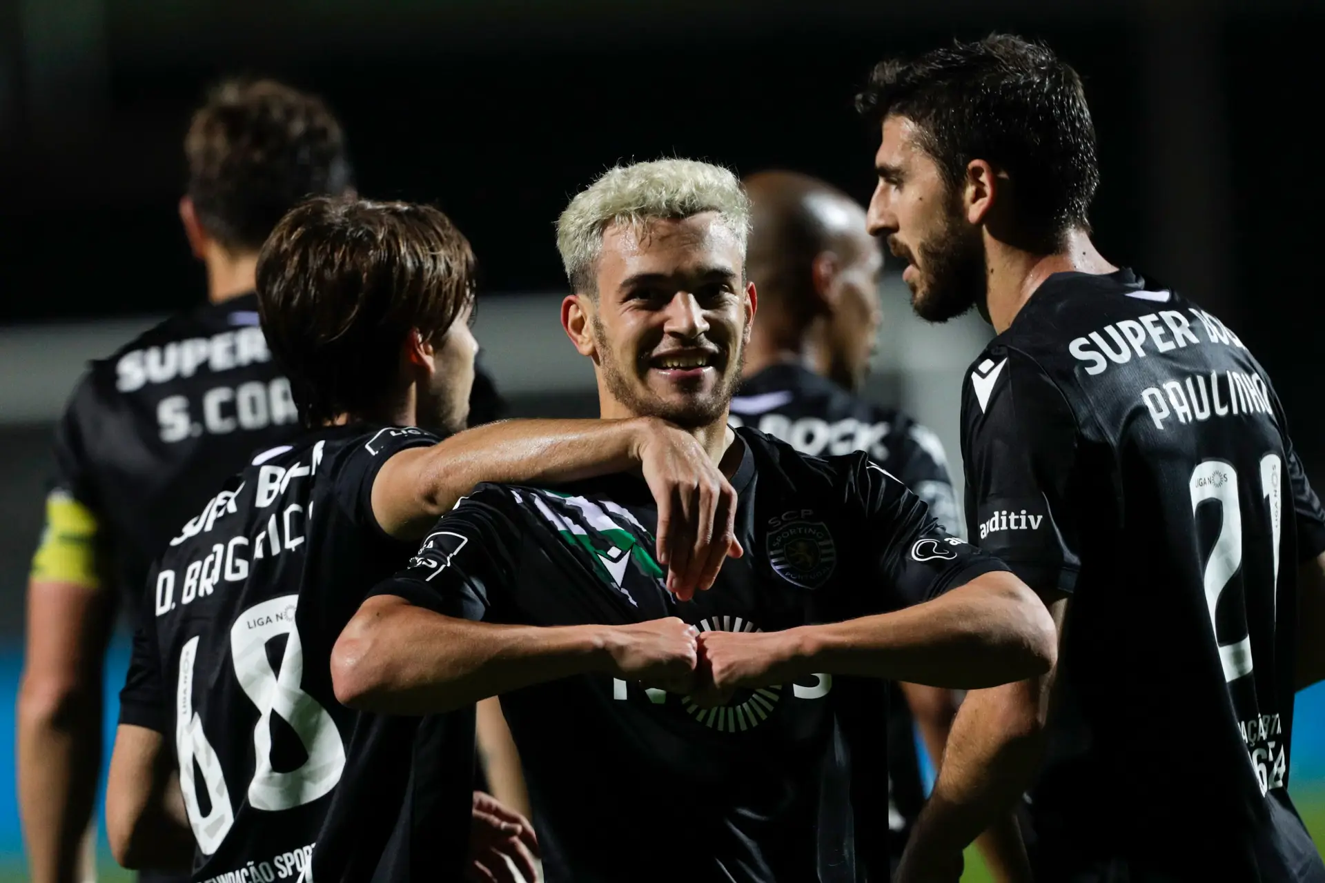 Sporting vence o Farense e consolida liderança