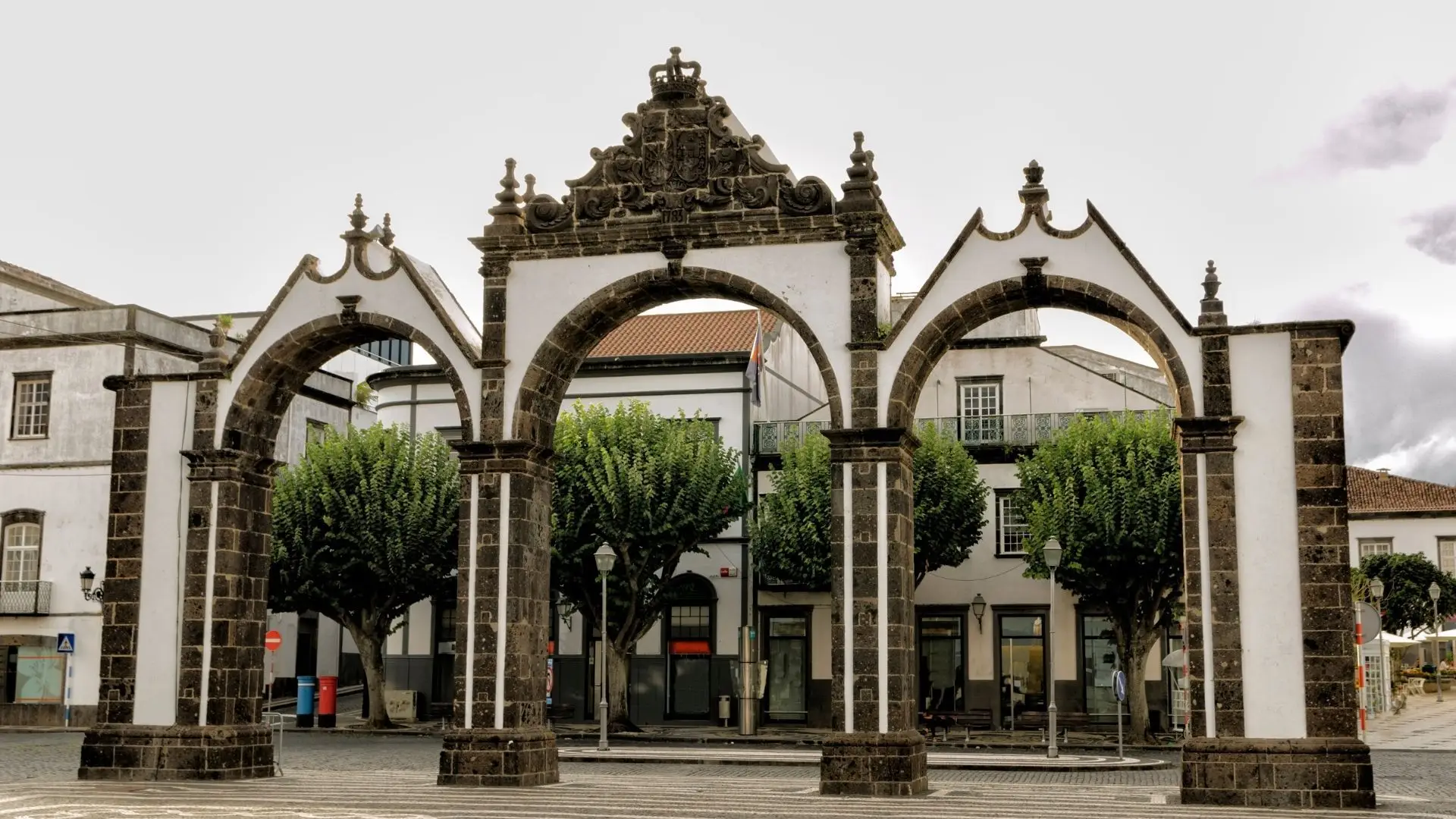 Covid-19. Açores aliviam medidas restritivas nos concelhos em alto risco