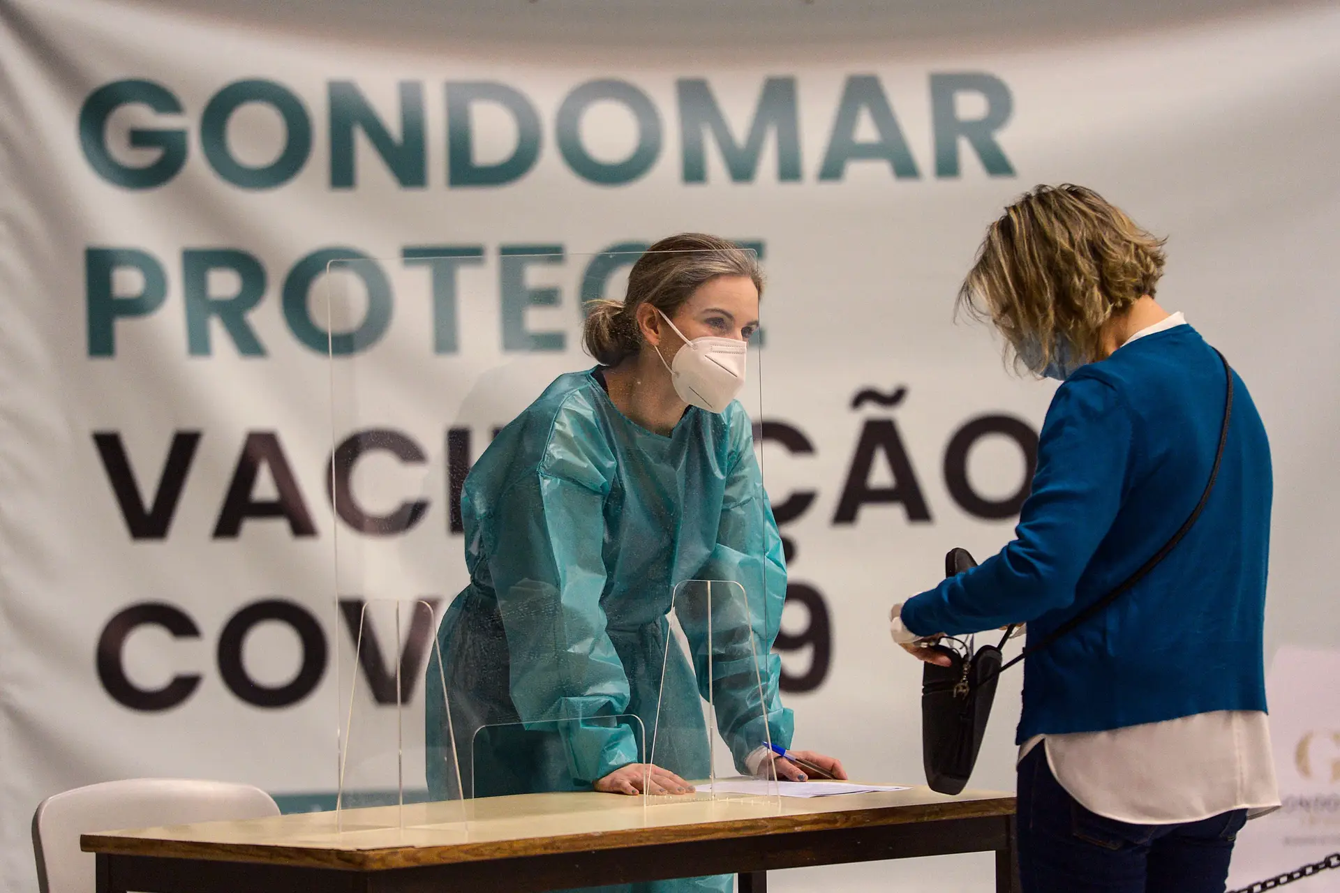 Covid-19. Perto de 170 mil professores vão ser vacinados este fim de semana