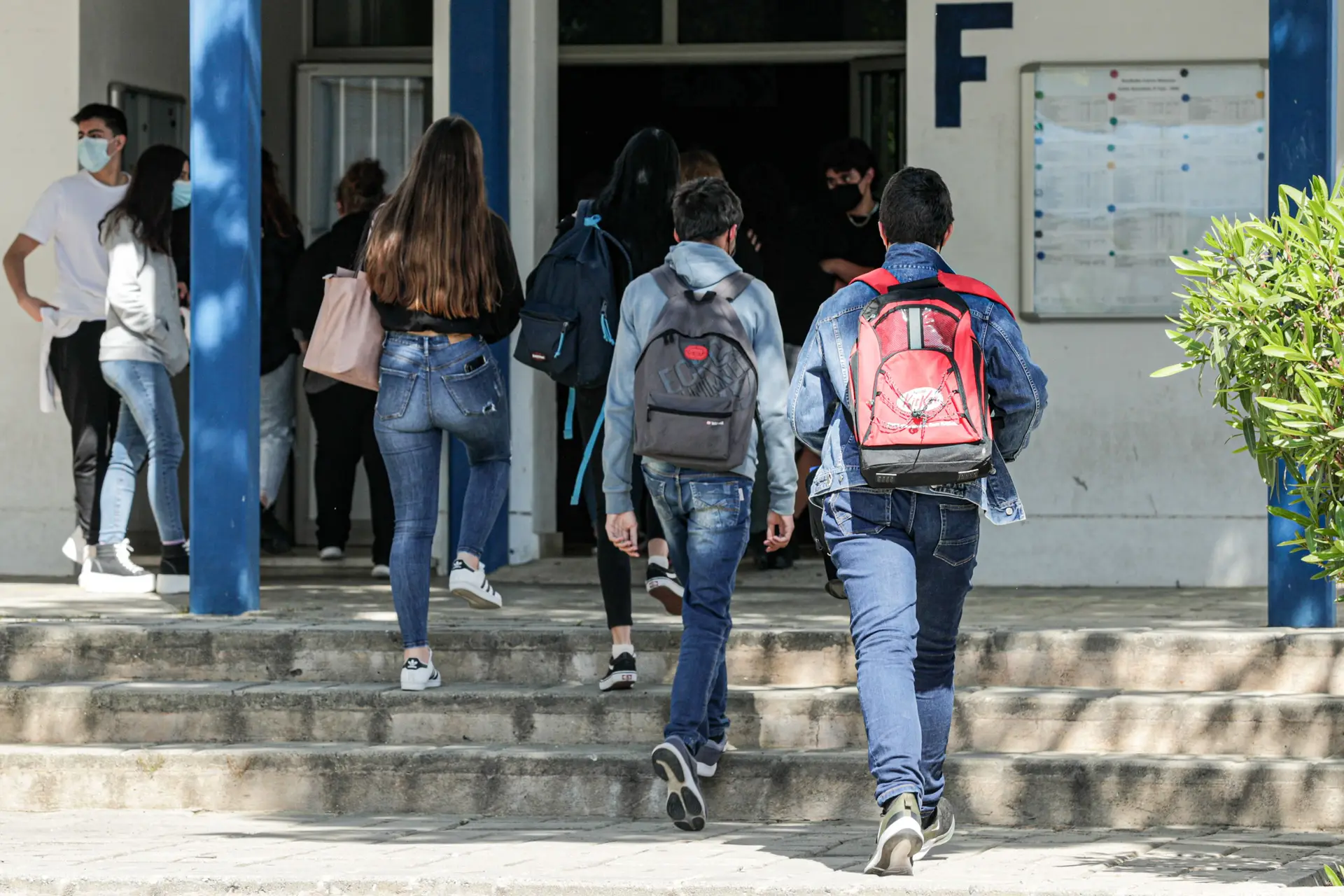 Fenprof avança com ação em tribunal para obter informações sobre covid-19 nas escolas