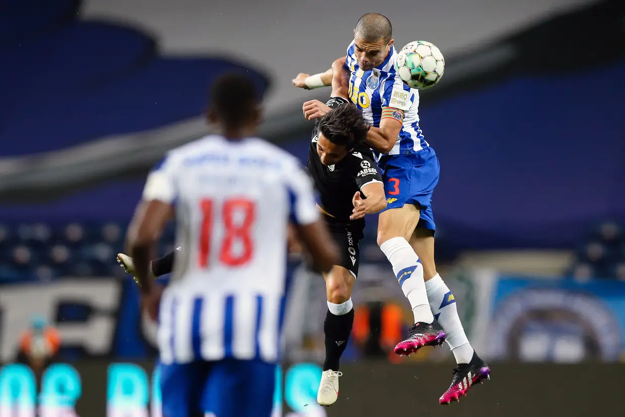 SIC Notícias | FC Porto vence Vitória SC e fica a quatro ...