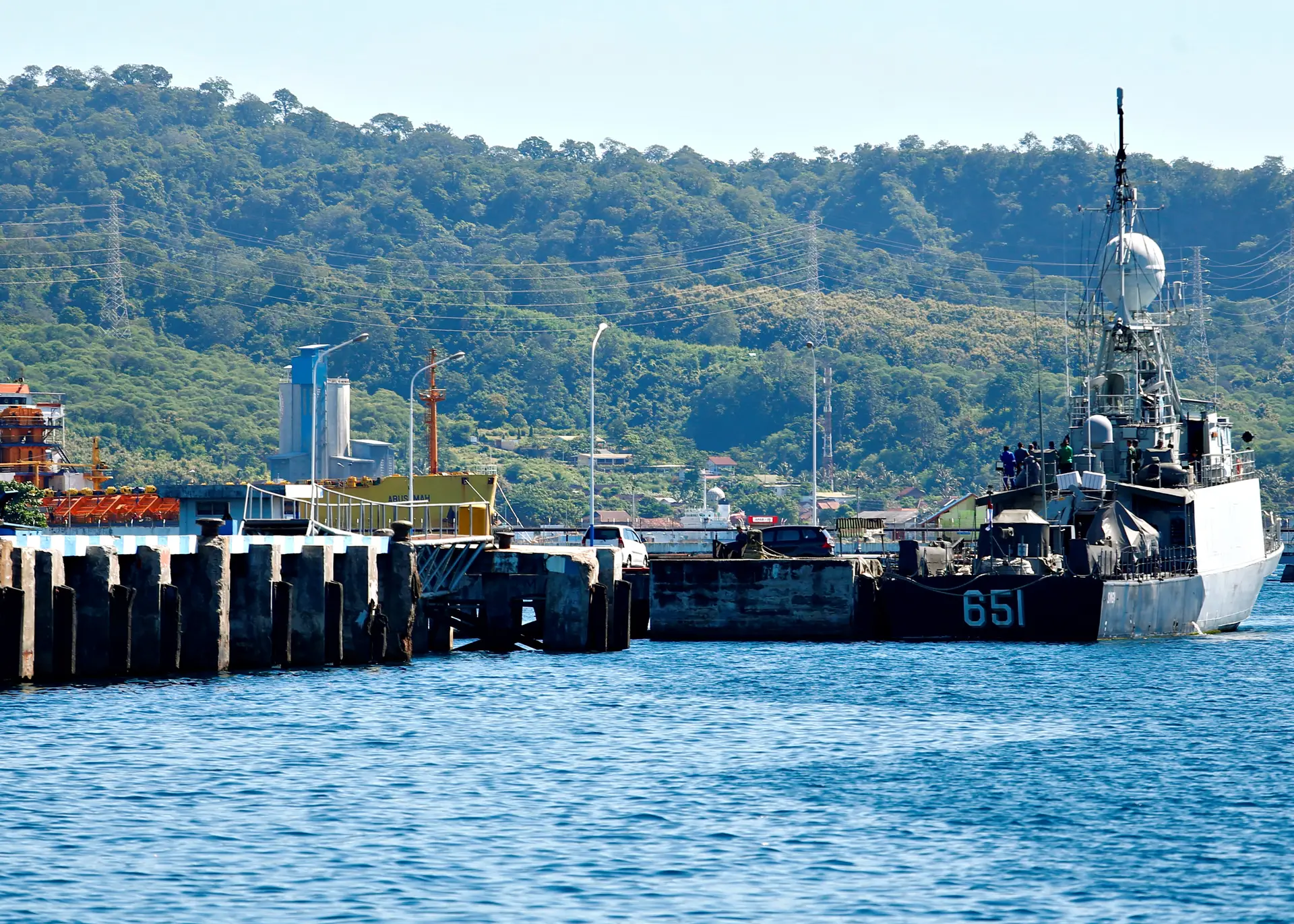 Continuam as buscas pelo submarino KRI Nanggala 402.