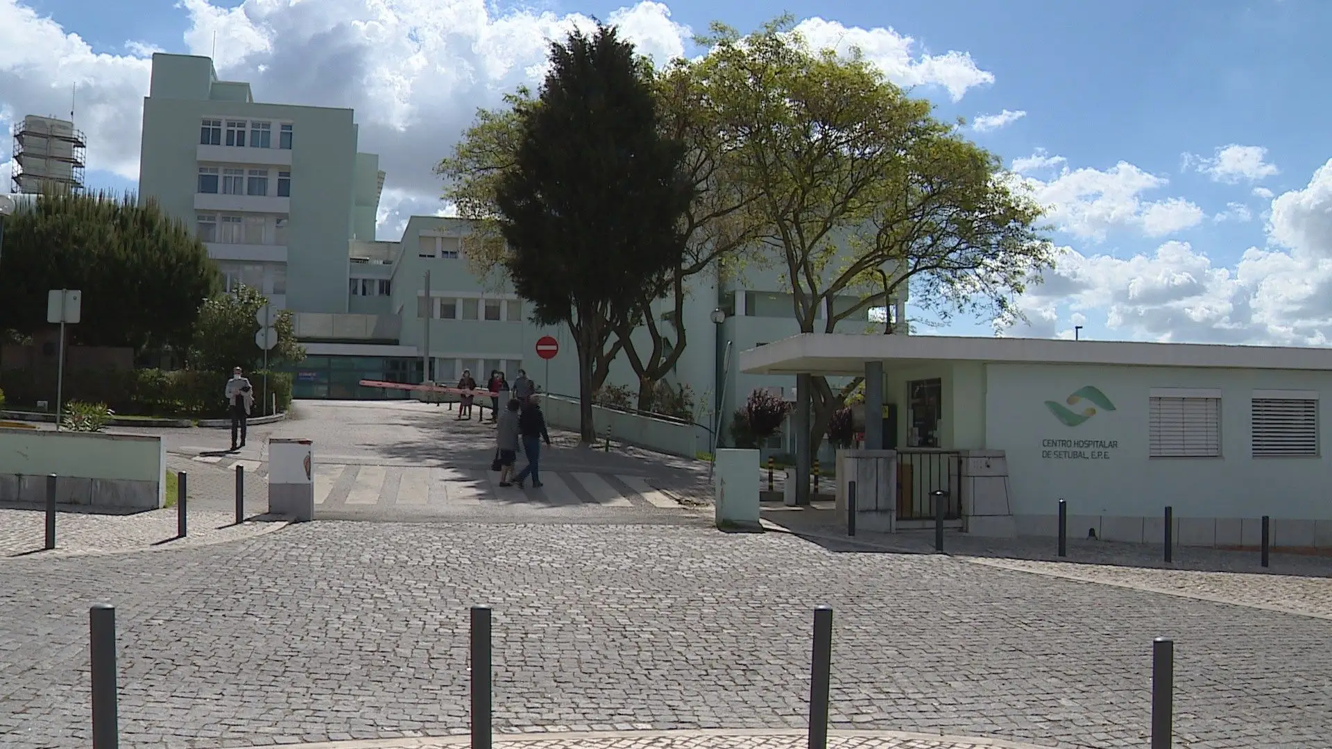 Diretor clínico do Hospital de Setúbal retira demissão mas diz que reivindicações se mantêm