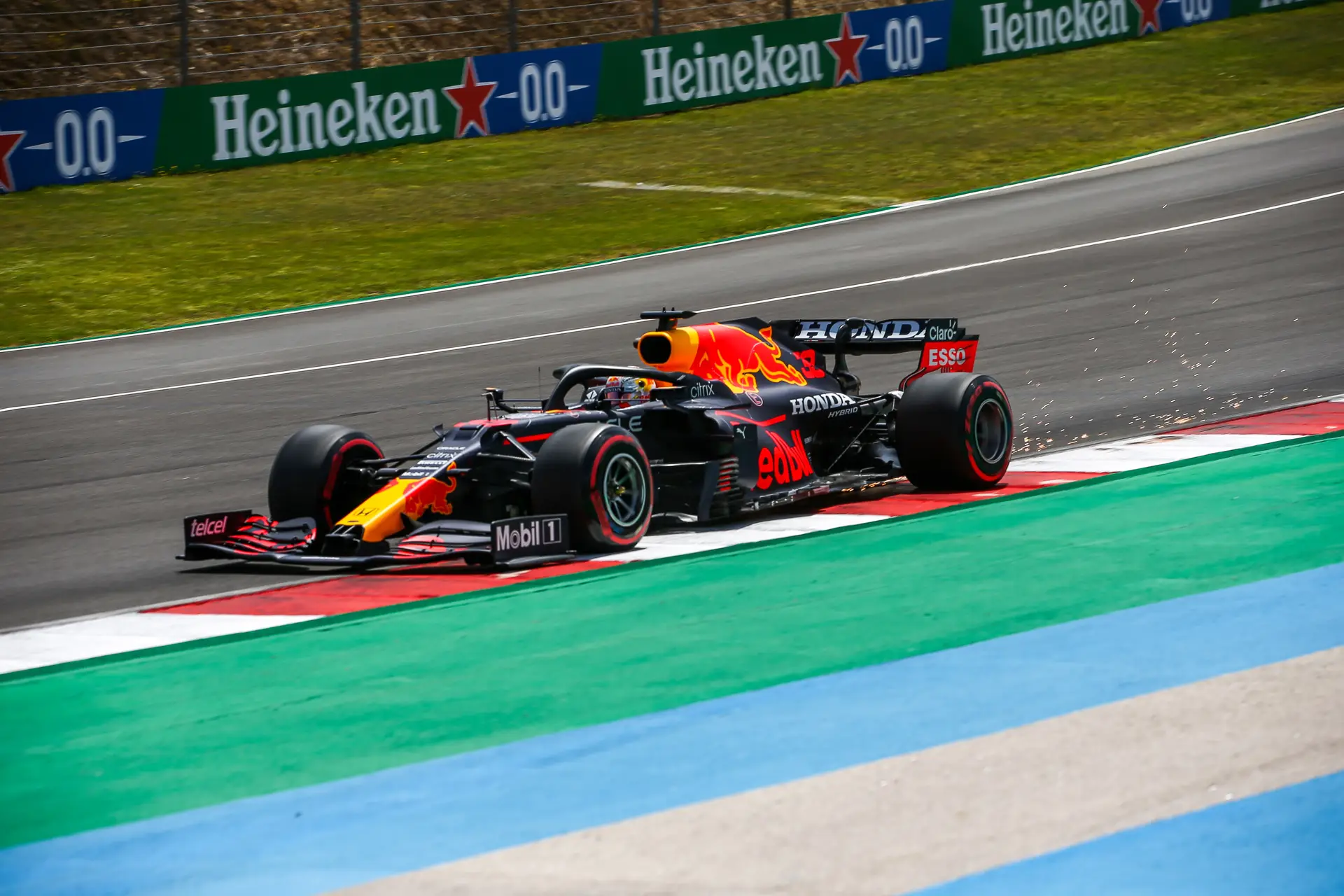 Verstappen com o tempo mais rápido na terceira sessão de treinos livres para o GP Portugal
