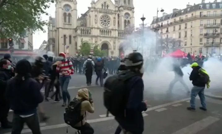 Violência na manifestação do 1.º de Maio em Paris, polícia chamada a intervir