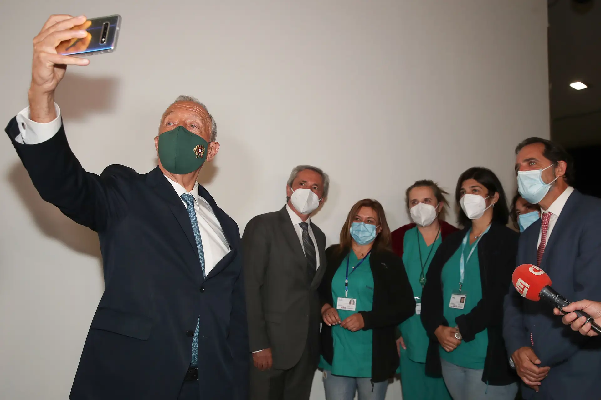 Presidente elogia mulheres, "verdadeiras heroínas deste tempo de pandemia", no Dia da Mãe