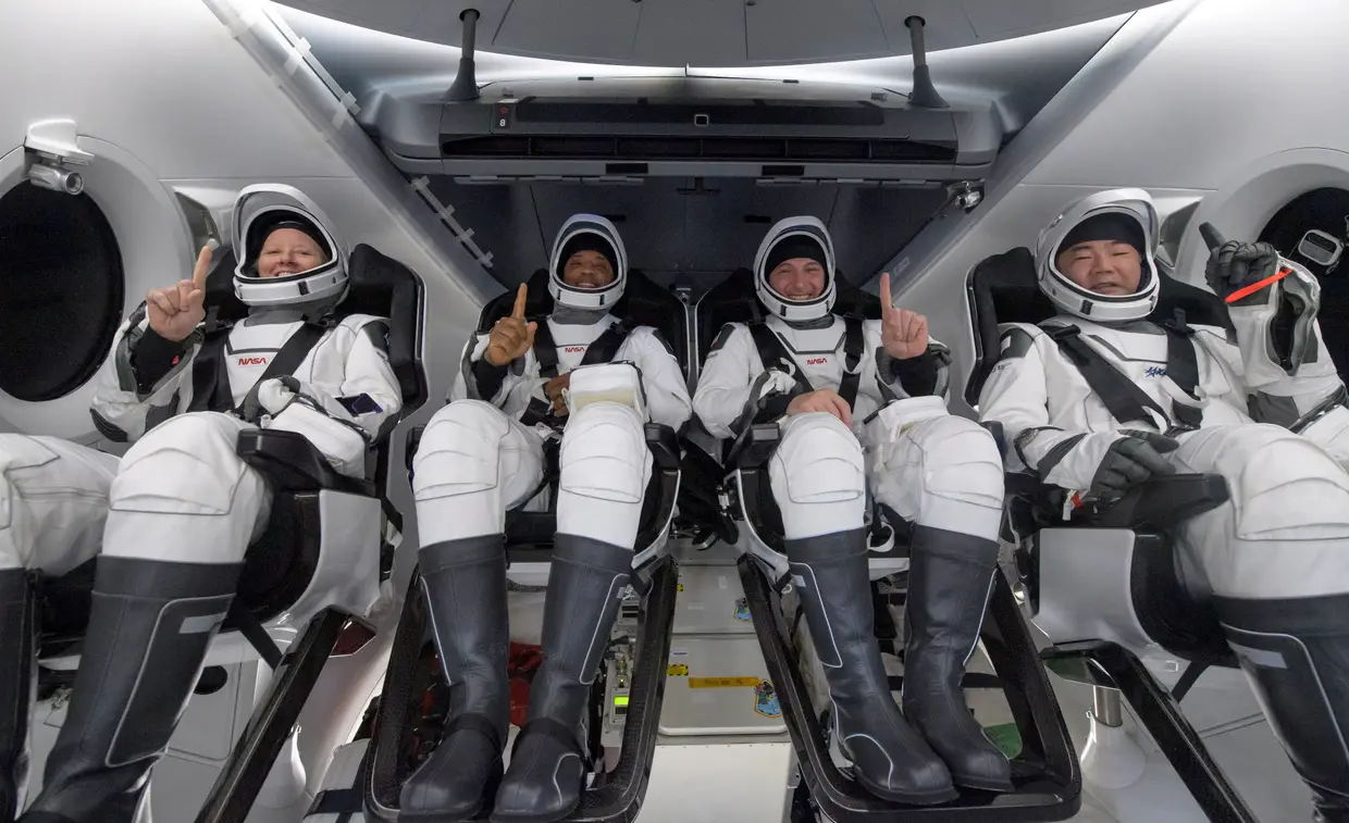 Los astronautas de la NASA Shannon Walker, Victor Glover, Mike Hopkins y Jaxa Soichi Noguchi en SpaceX Crew Dragon Resilience poco después de hacer el amor en el Golfo de México el 2 de mayo.