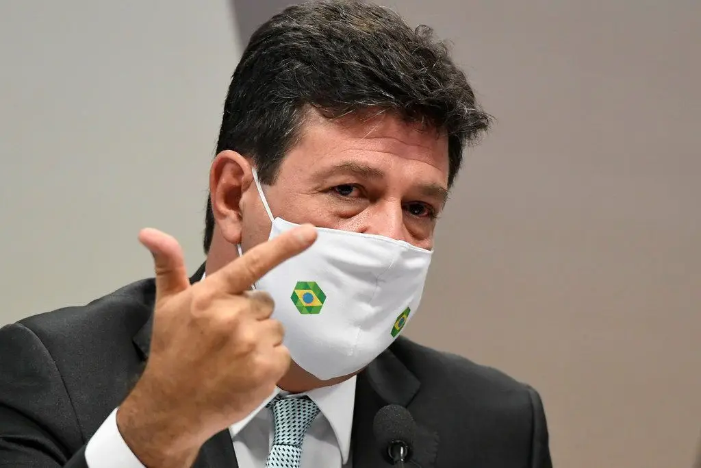 Ex-ministro do Brasil diz que Governo induziu uso da cloroquina sabendo dos riscos