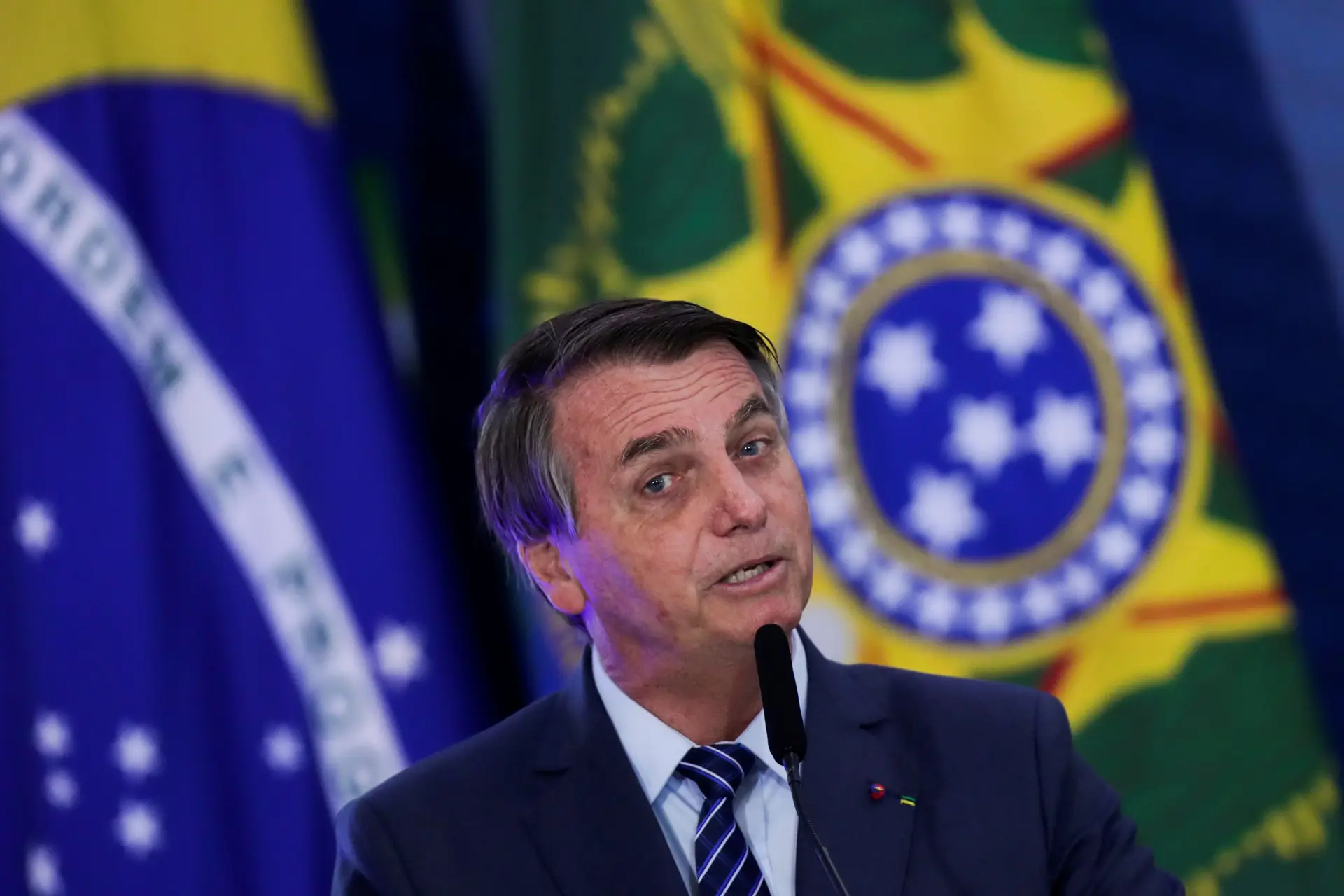 Juíz dá cinco dias para Bolsonaro explicar desrespeito por medidas sanitárias