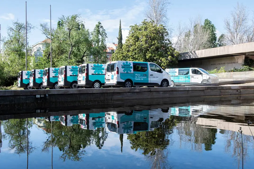 Unidades móveis de vacinação da Gulbenkian alargadas a todo o país