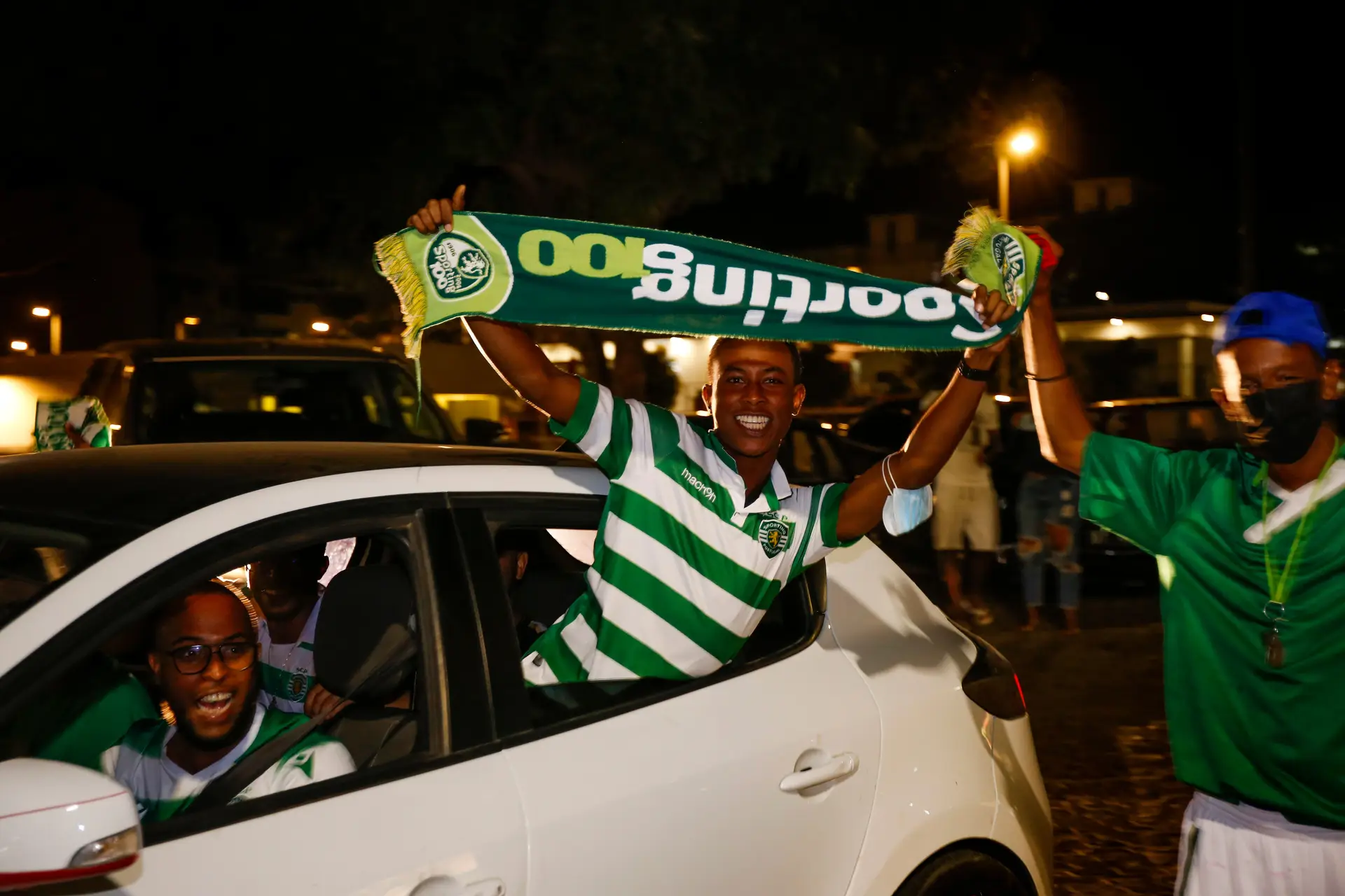Sporting campeão. Centenas de cabo-verdianos festejam nas ruas da Praia