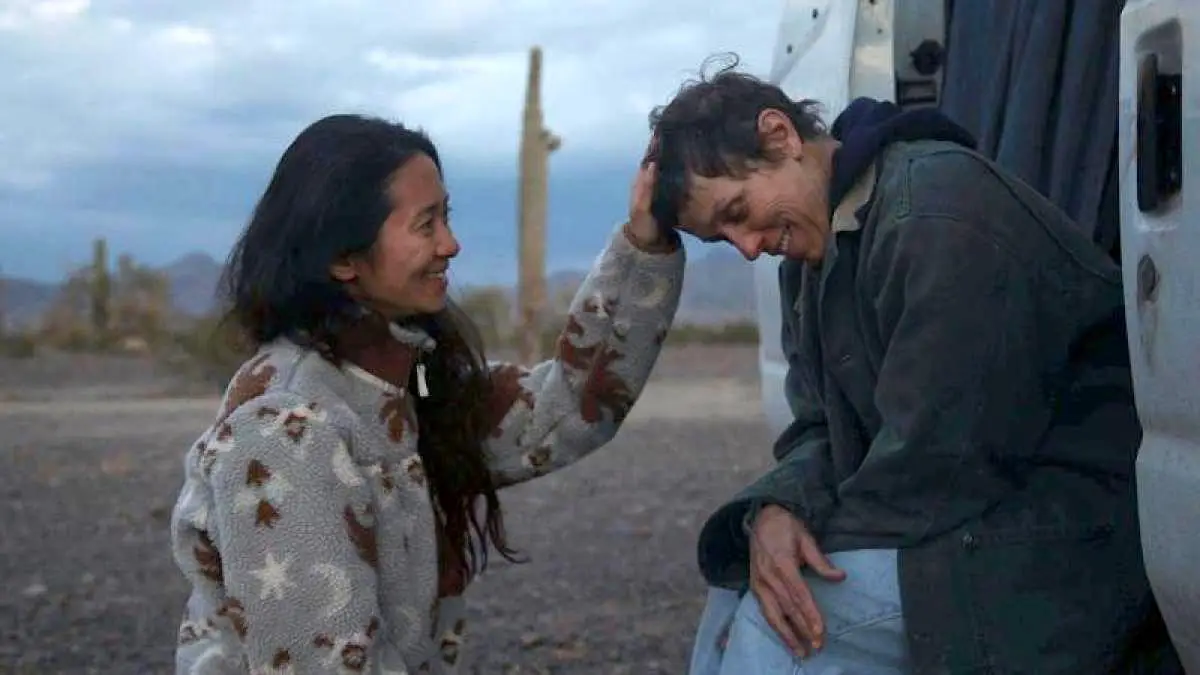 Chloé Zhao e Frances McDormand durante a rodagem de "Nomadland"