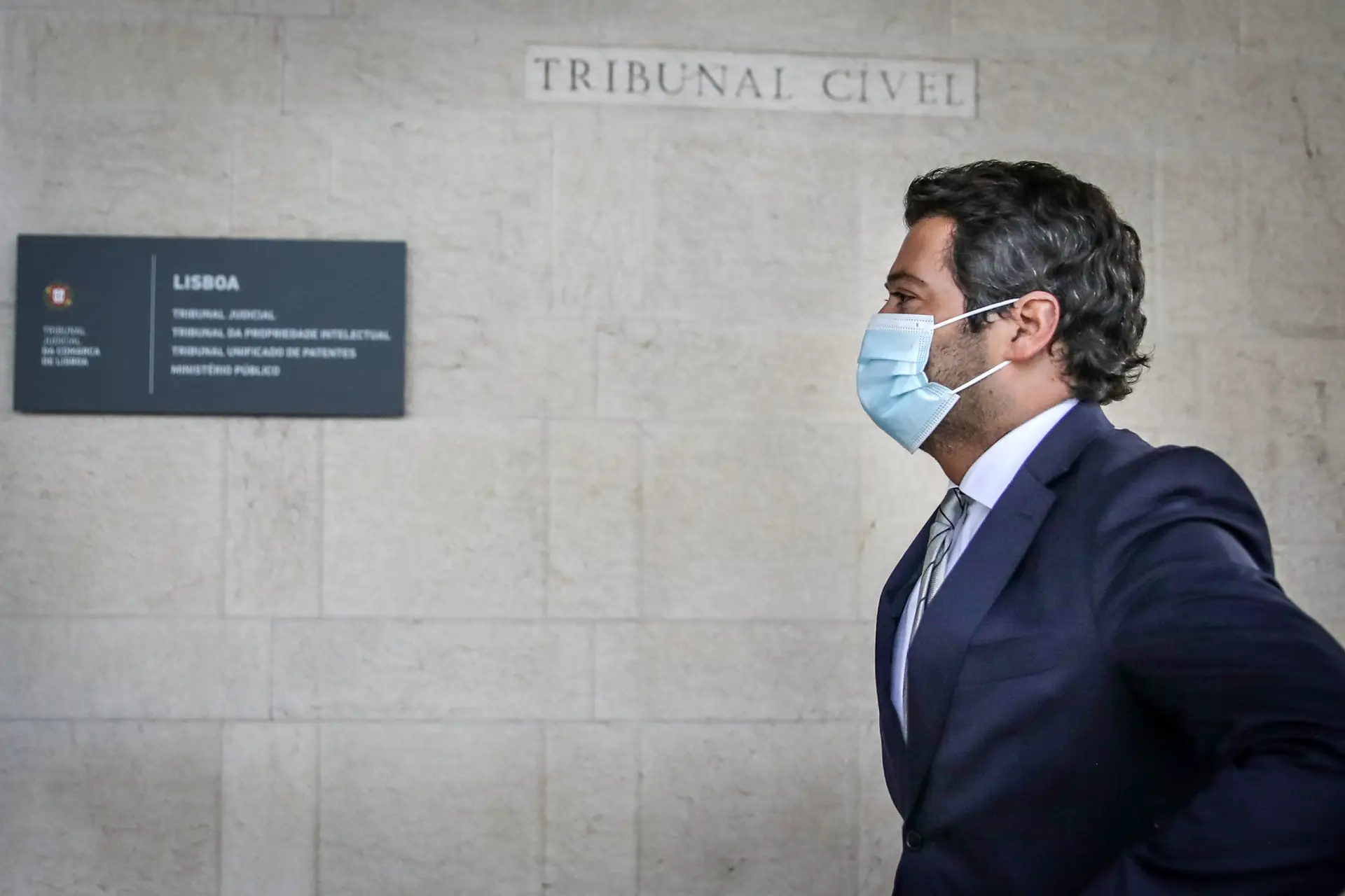 André Ventura condenado a pedir desculpa a família a quem chamou "bandidos"
