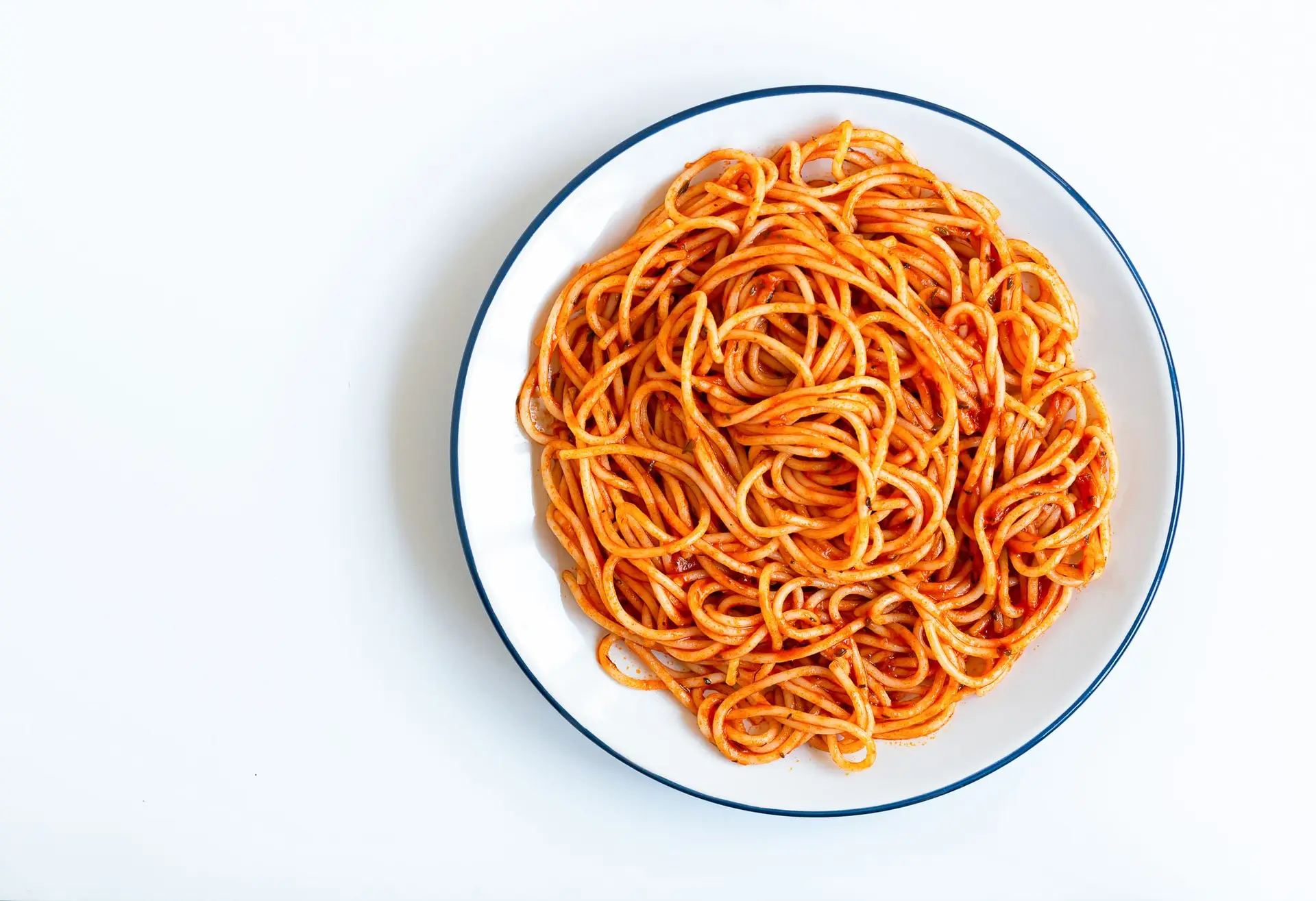 Aquele esparguete que ficou esquecido fora do frigorífico pode ser fatal