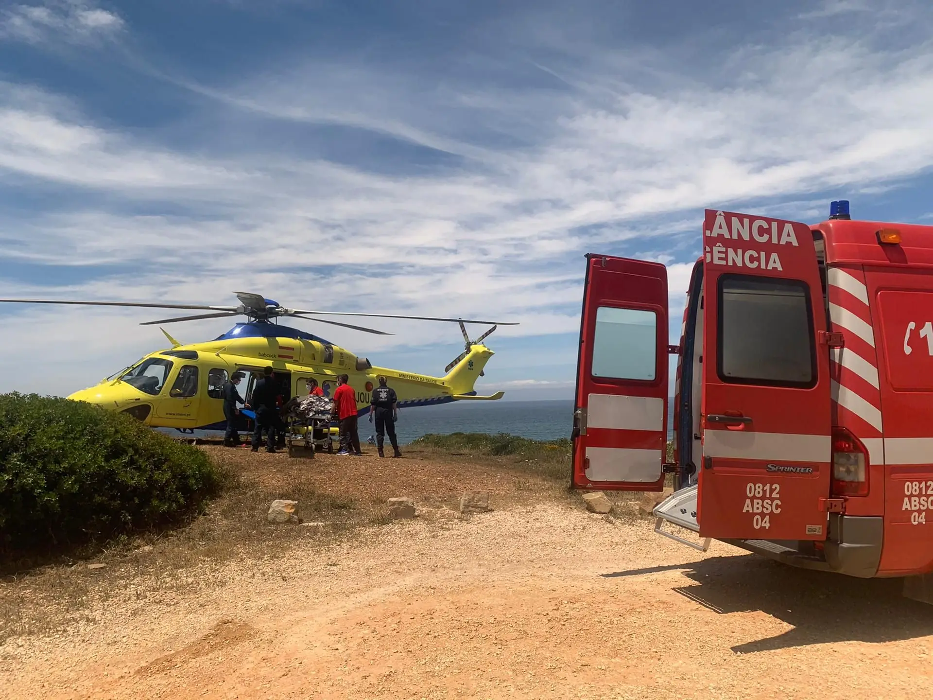 Quatro banhistas socorridos na praia de Odeceixe