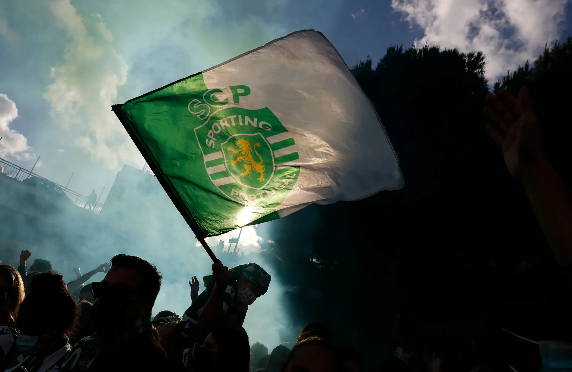 Sporting manifesta "profundo pesar" pela morte do 'magriço' Ernesto Figueiredo
