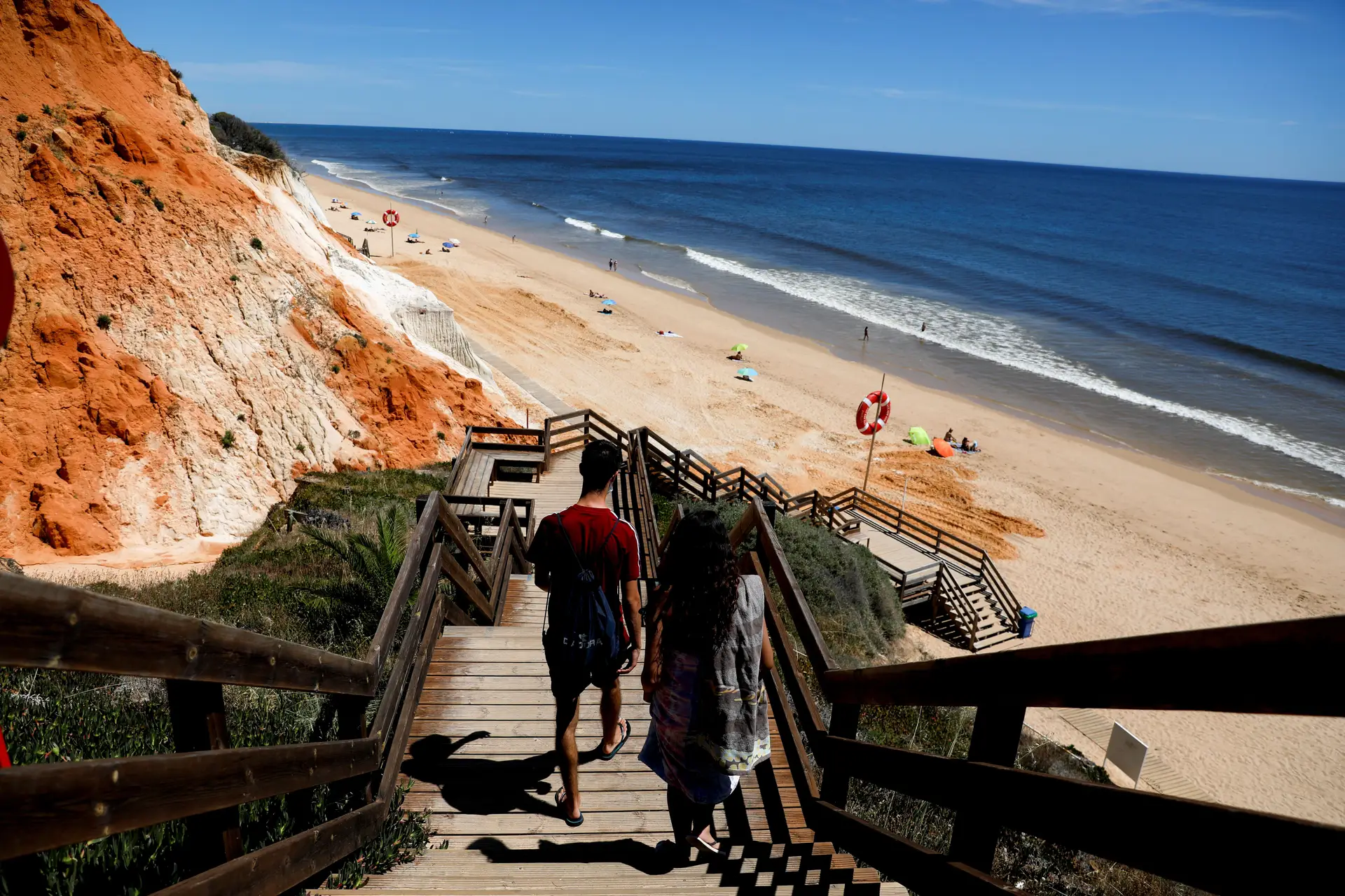 Novas regras em vigor nas praias, multas para banhistas podem chegar aos 100 euros 