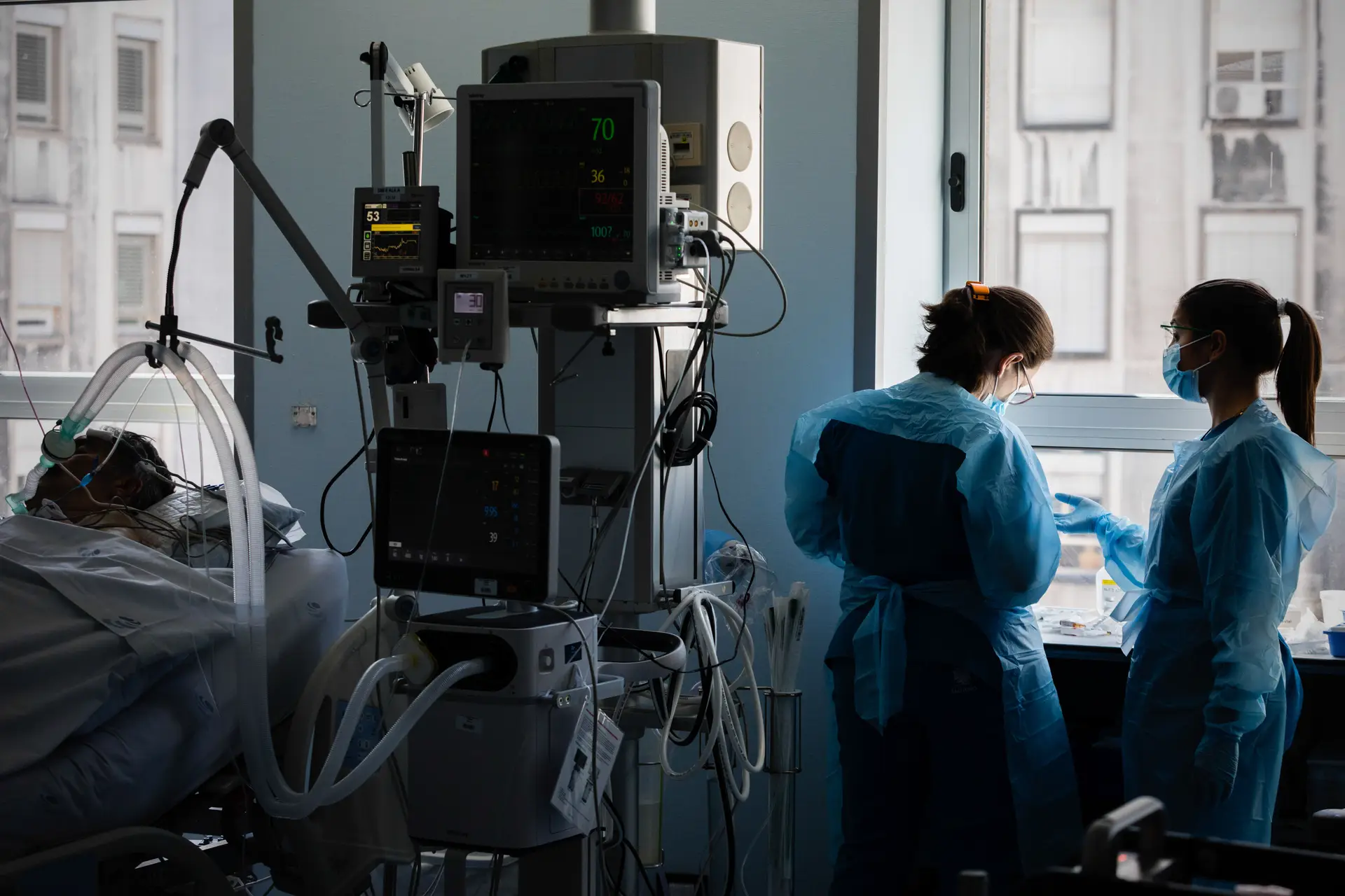 Ordem dos Médicos propõe ativar transferência de doentes a partir de 7,5% de ocupação em intensivos