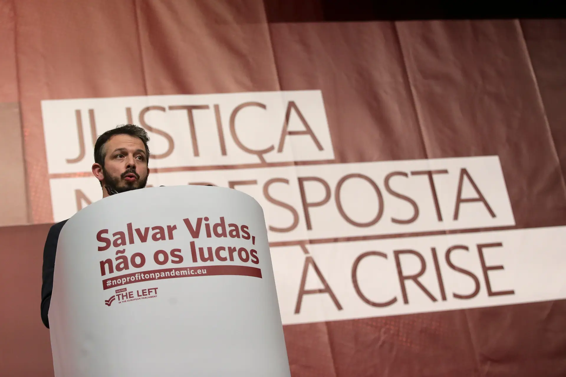 BE acusa Costa de alinhar com farmacêuticas contra levantamento de patentes das vacinas da covid-19