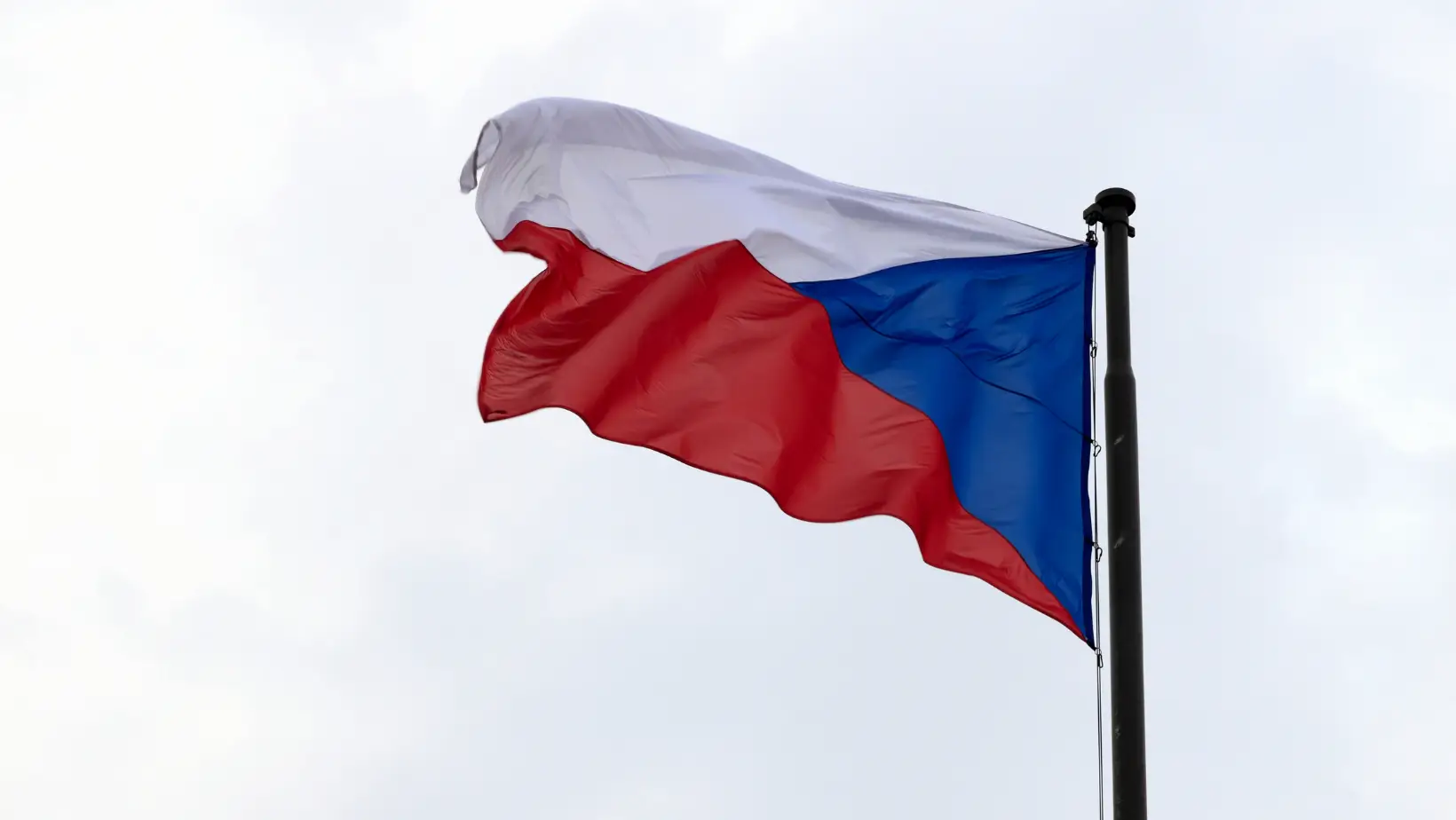 Covid-19: República Checa limita acesso a restaurantes a vacinados ou recuperados