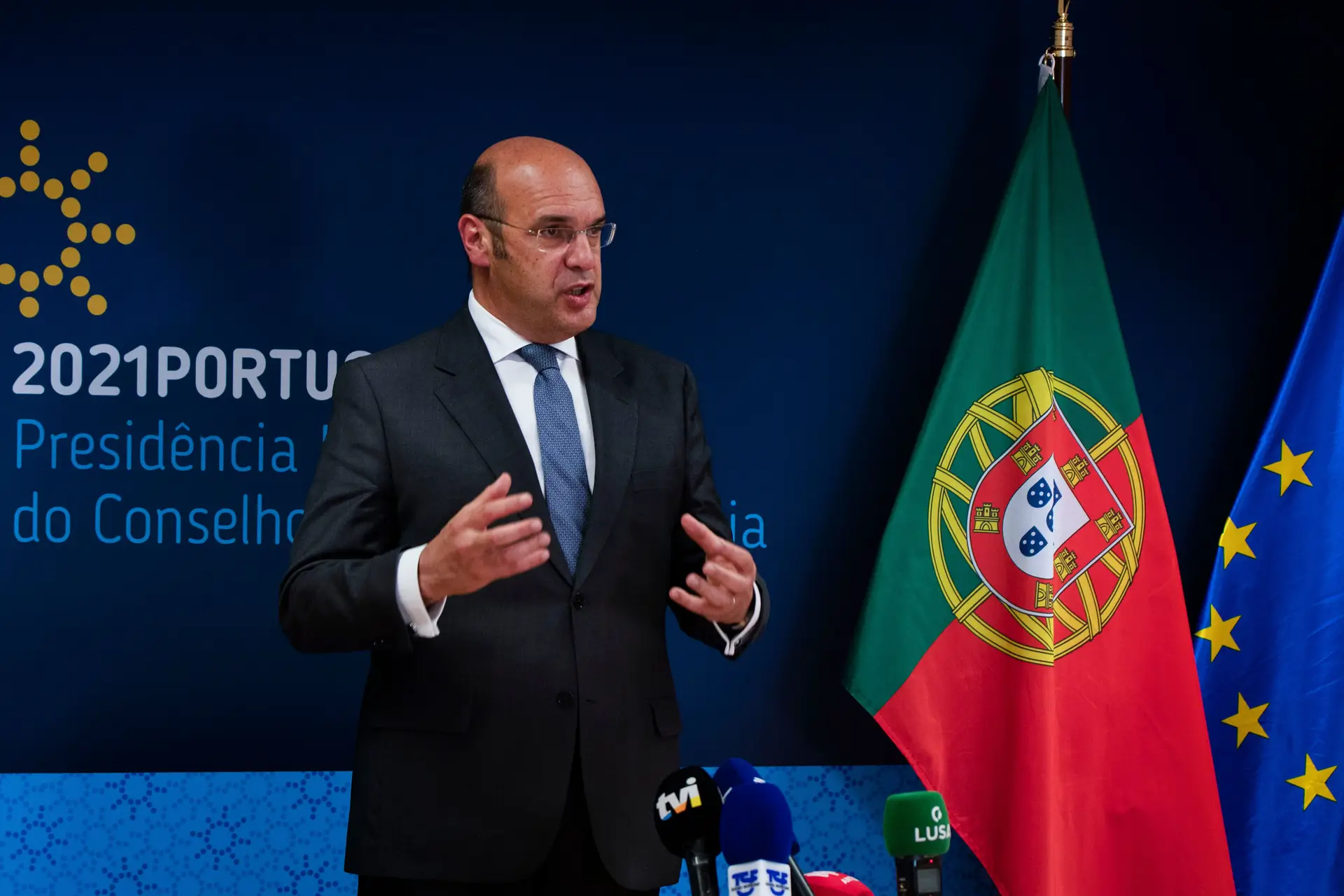 Governo otimista com PIB acima do previsto devido ao turismo e à vacinação contra a covid-19