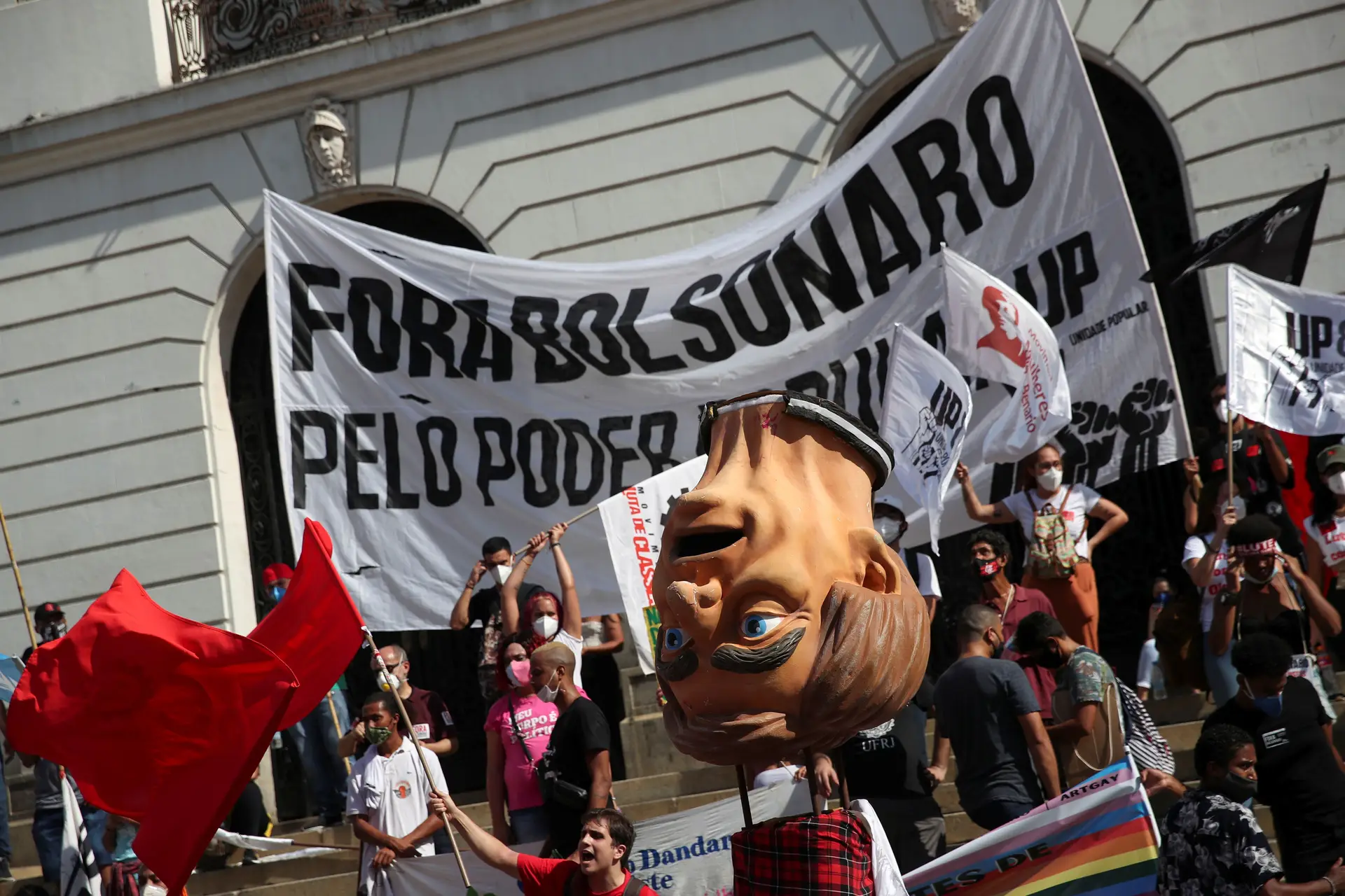 Covid-19. Cerca de 10 mil pessoas protestam no Brasil contra Bolsonaro devido à gestão da crise