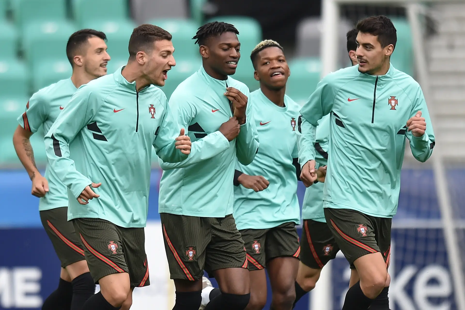 Europeu de sub-19: Portugal goleia Itália e fica perto das meias-finais -  SIC Notícias