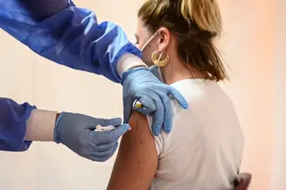 Maioria das vacinas protege contra a variante Delta