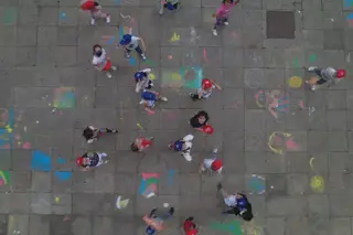 Crianças de várias escolas de Bragança fazem "Um Desenho do Tamanho da Rua"