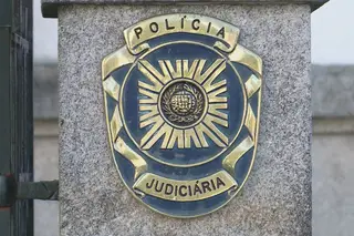 Mulher de 55 anos encontrada morta em casa em Castanheira de Pera. PJ chamada ao local