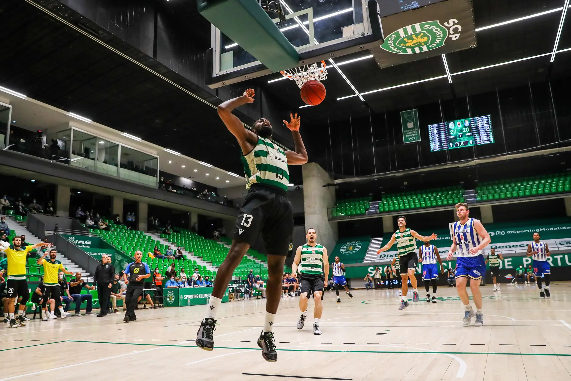 Basquetebol: Benfica vence dérbi ante Sporting e cimenta liderança